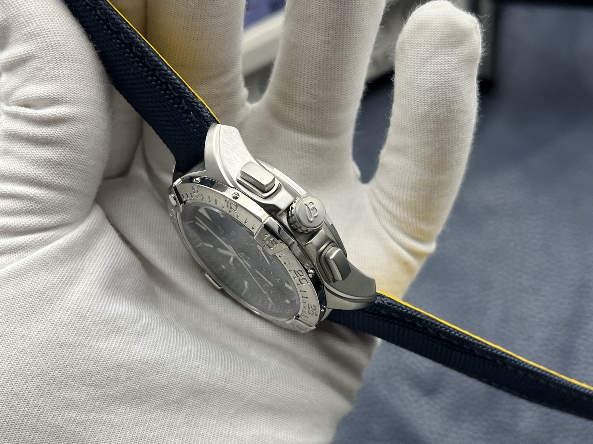 Breitling Avenger Automatic Chronograph Men’s Watch 44mm Blue Dial Stainless Steel Case with Leather Strap - Image 7