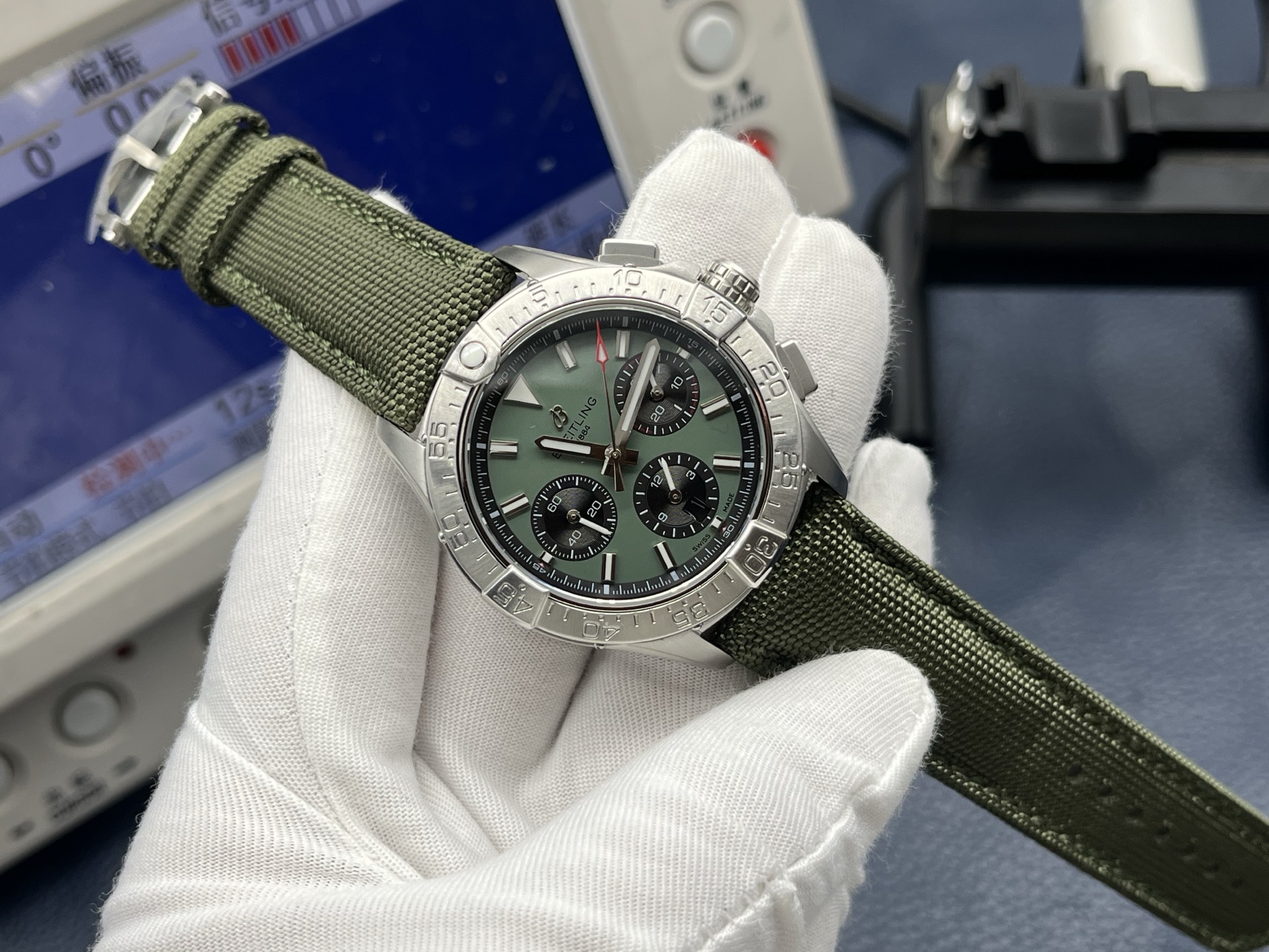 Breitling Avenger Automatic Chronograph Men’s Watch 44mm Green Dial Stainless Steel Case with Leather Strap - Image 2