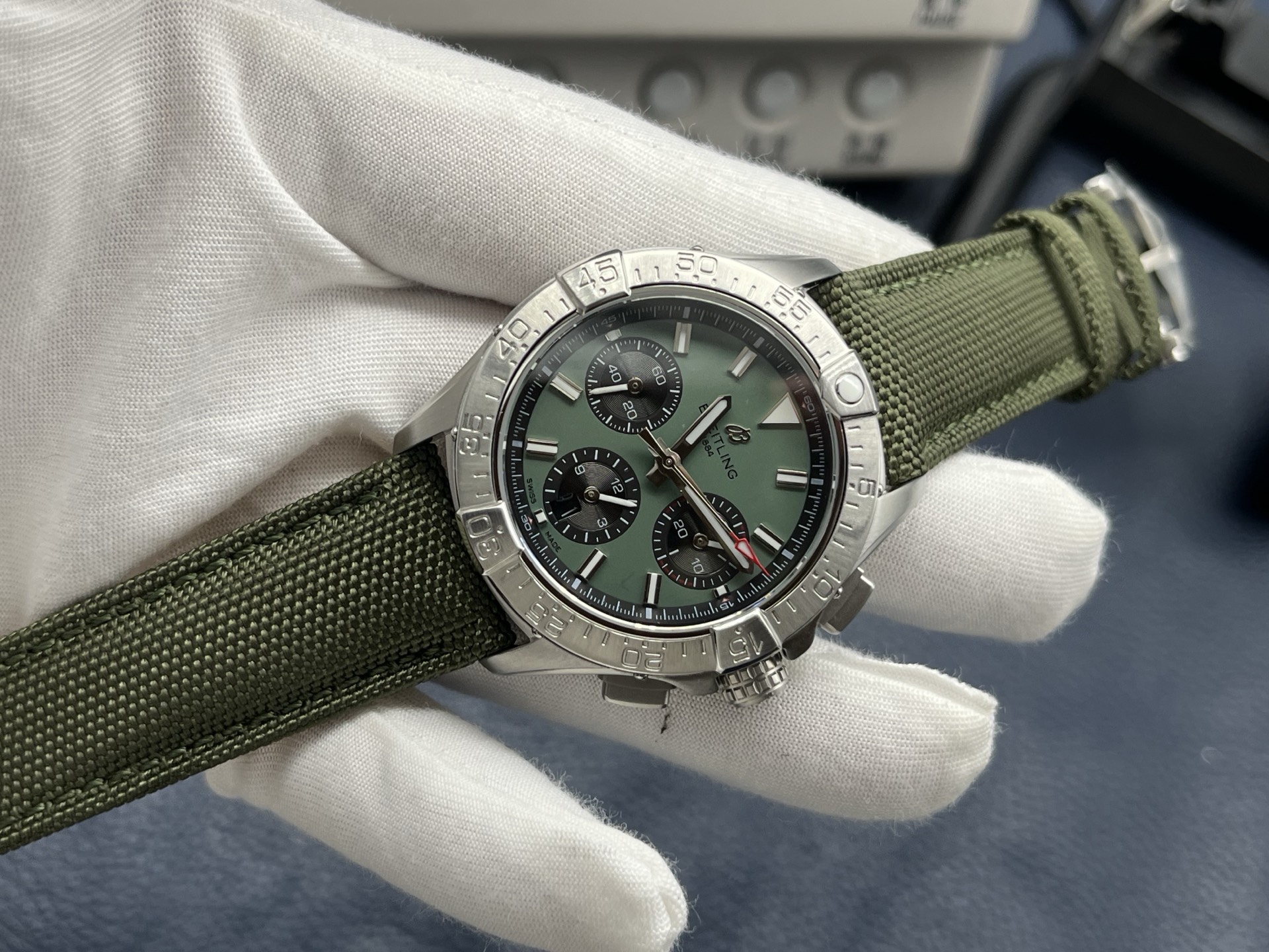 Breitling Avenger Automatic Chronograph Men’s Watch 44mm Green Dial Stainless Steel Case with Leather Strap - Image 4