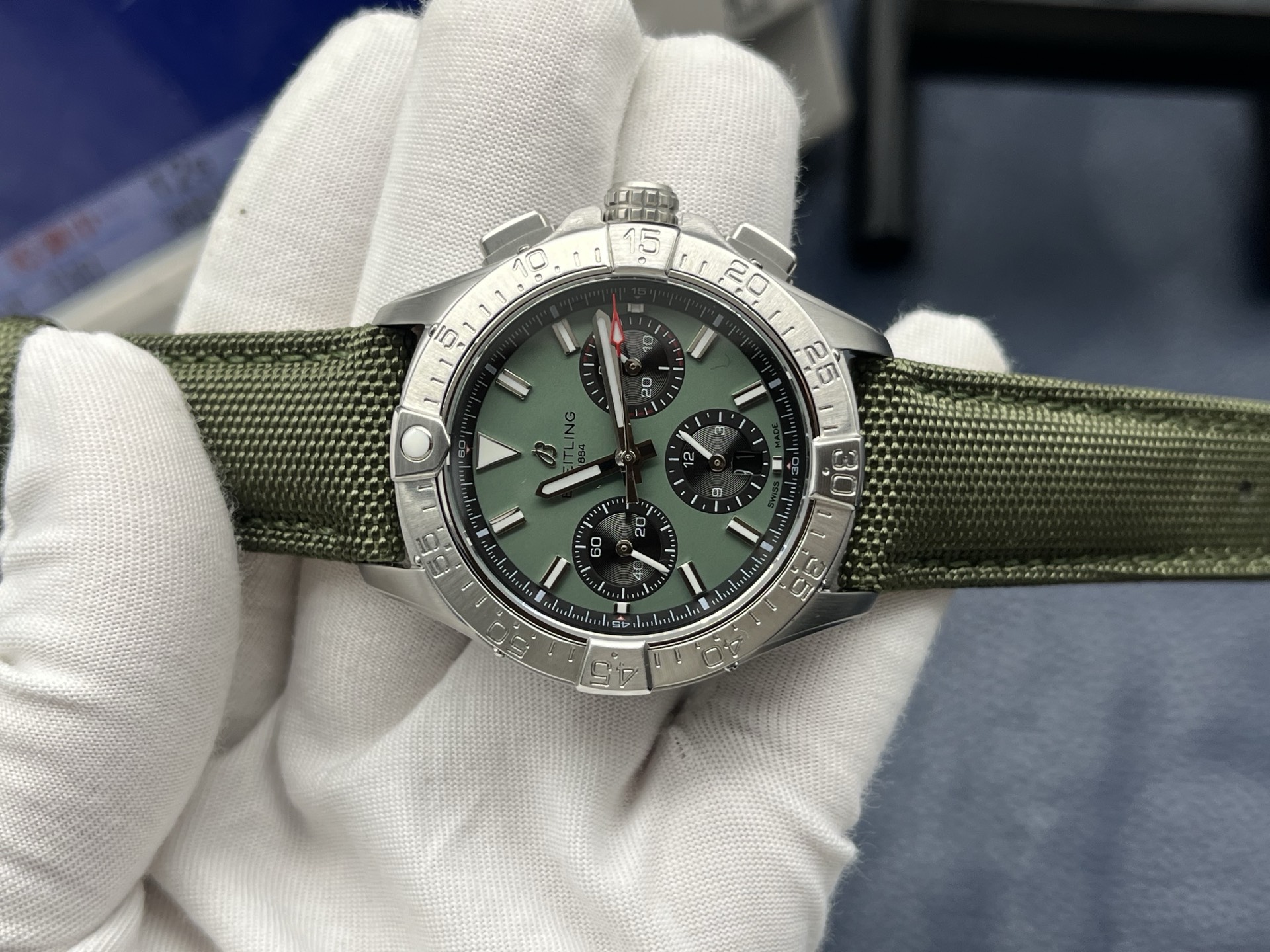 Breitling Avenger Automatic Chronograph Men’s Watch 44mm Green Dial Stainless Steel Case with Leather Strap - Image 5