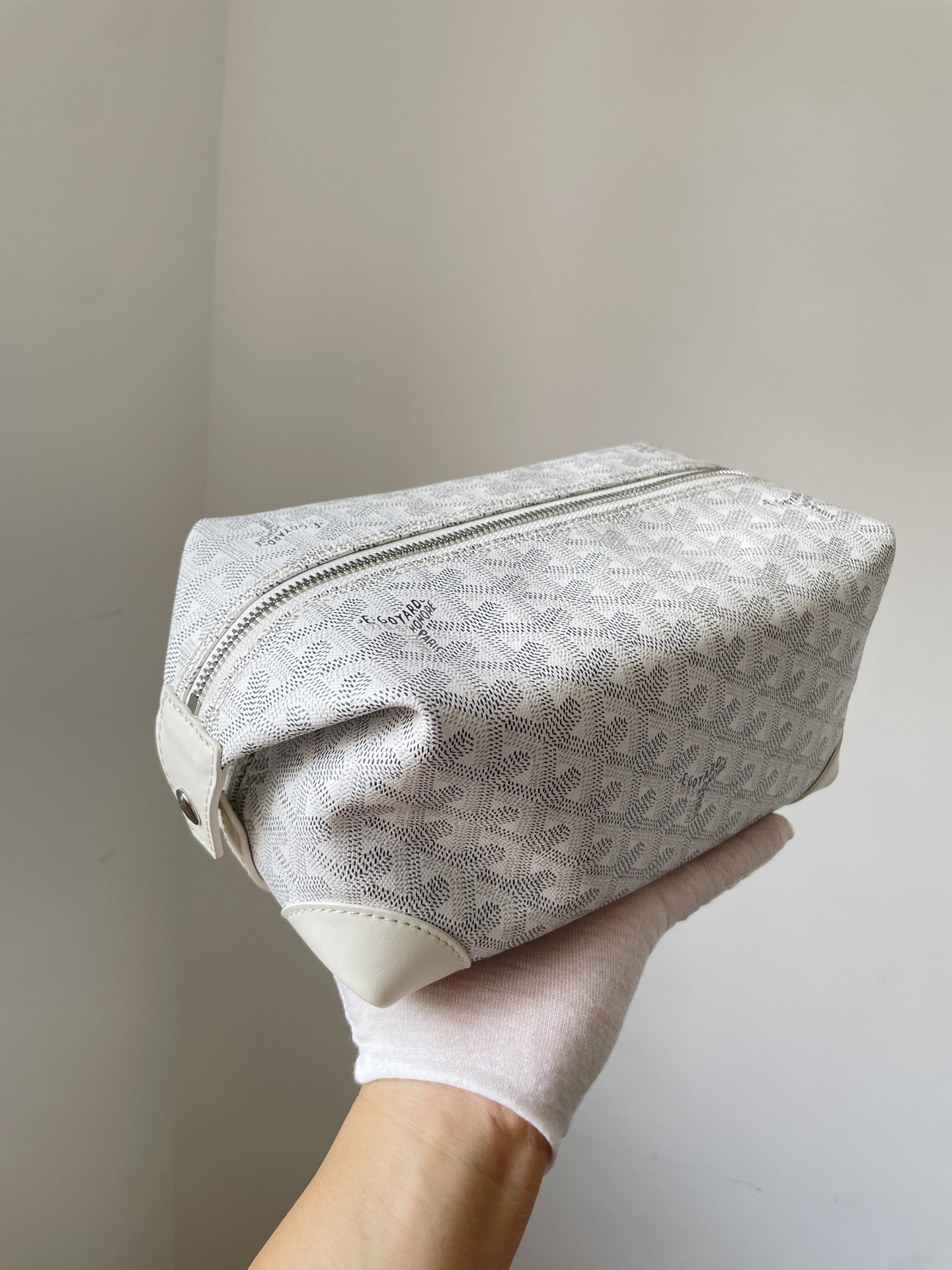 GOYARD Boeing Canvas & Calfskin Travel Toiletry Bag – White - Image 4