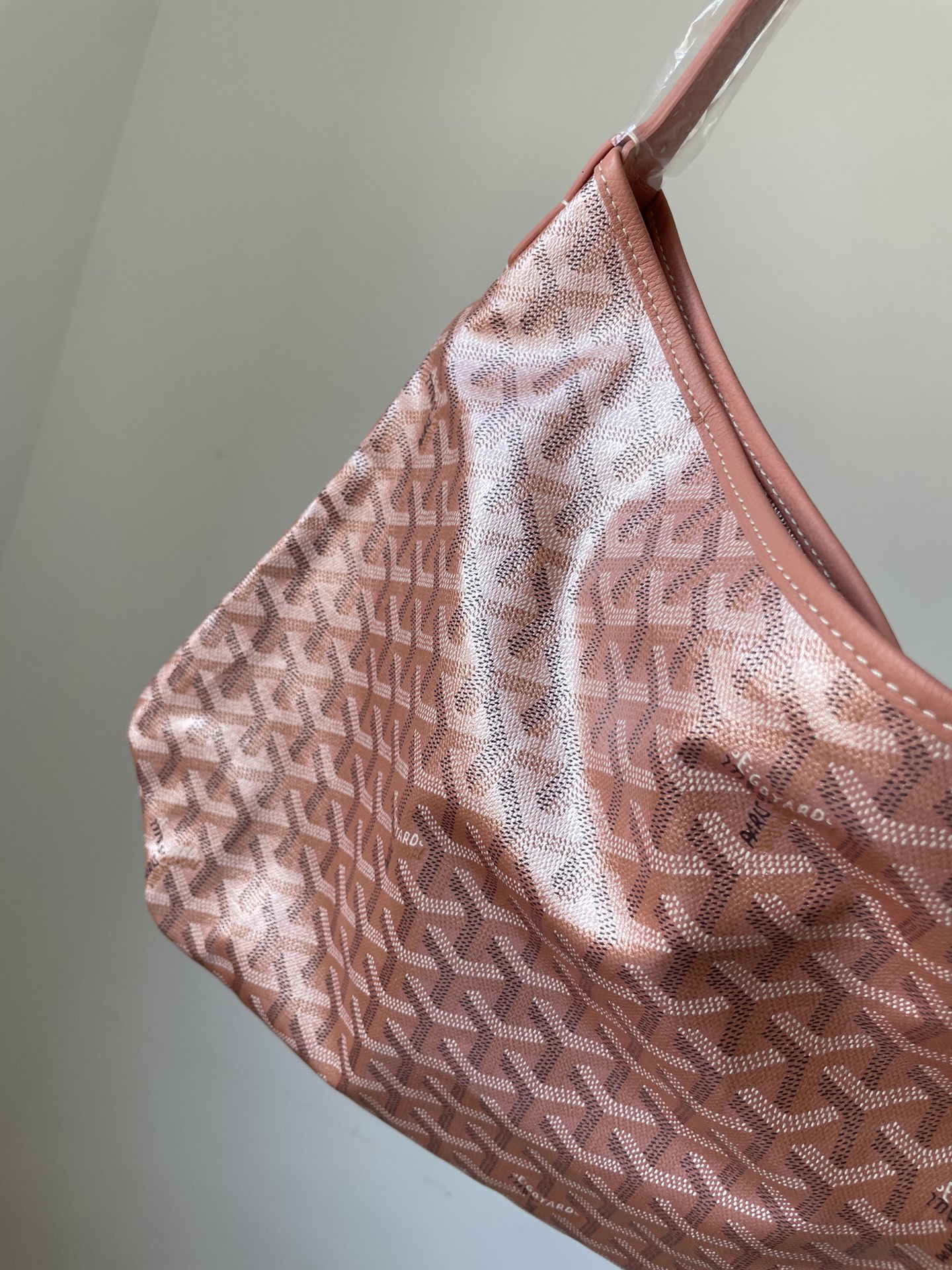 GOYARD Bohème Hobo Wide Handle Canvas & Leather Shoulder Bag – Coral Pink - Image 3