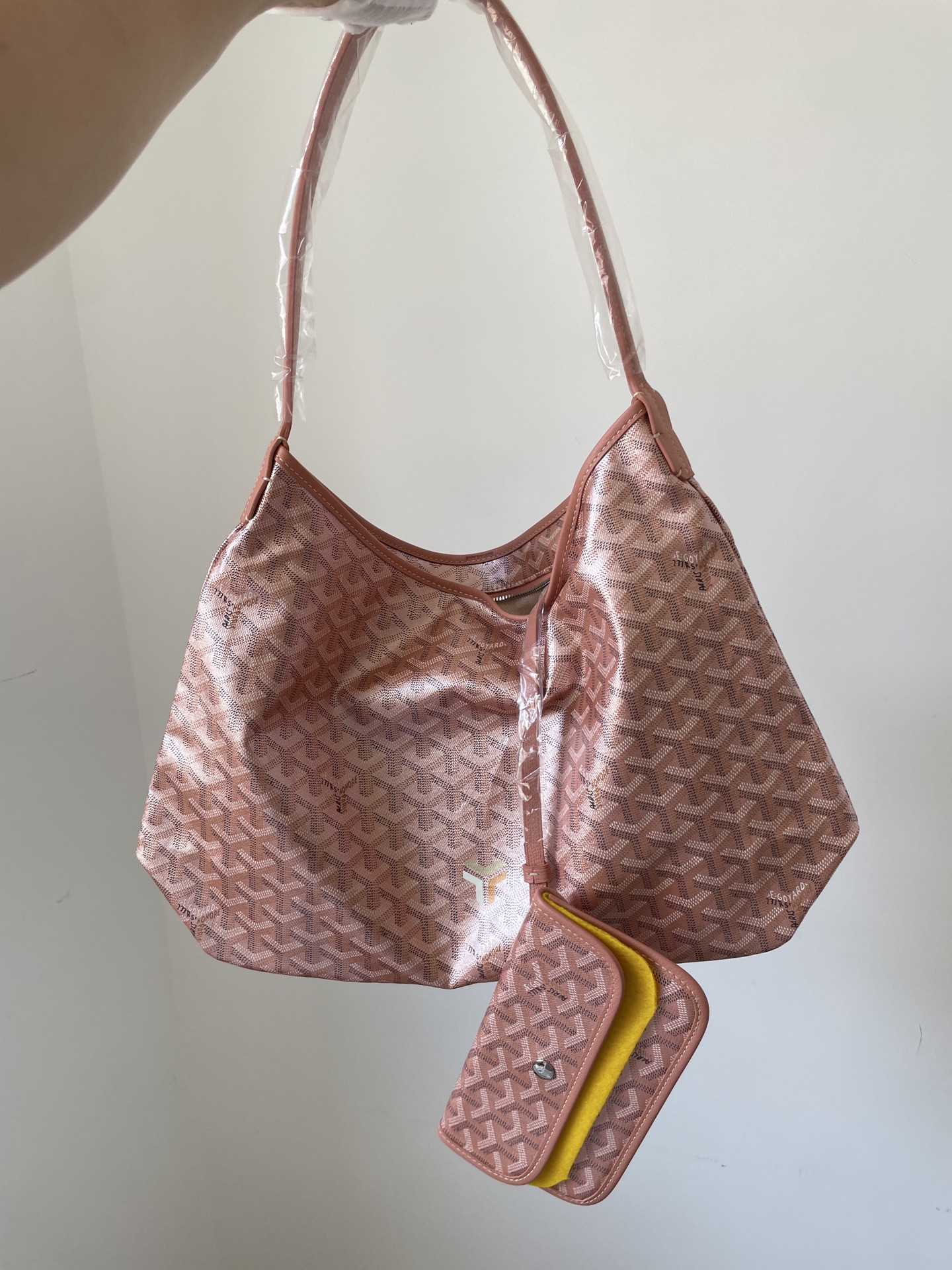 GOYARD Bohème Hobo Wide Handle Canvas & Leather Shoulder Bag – Coral Pink - Image 5