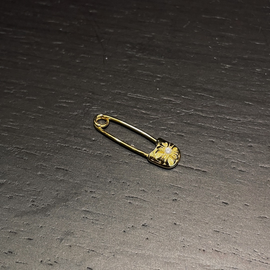 Chrome Hearts Gold-Plated Cross Pin with White Diamonds - Image 6