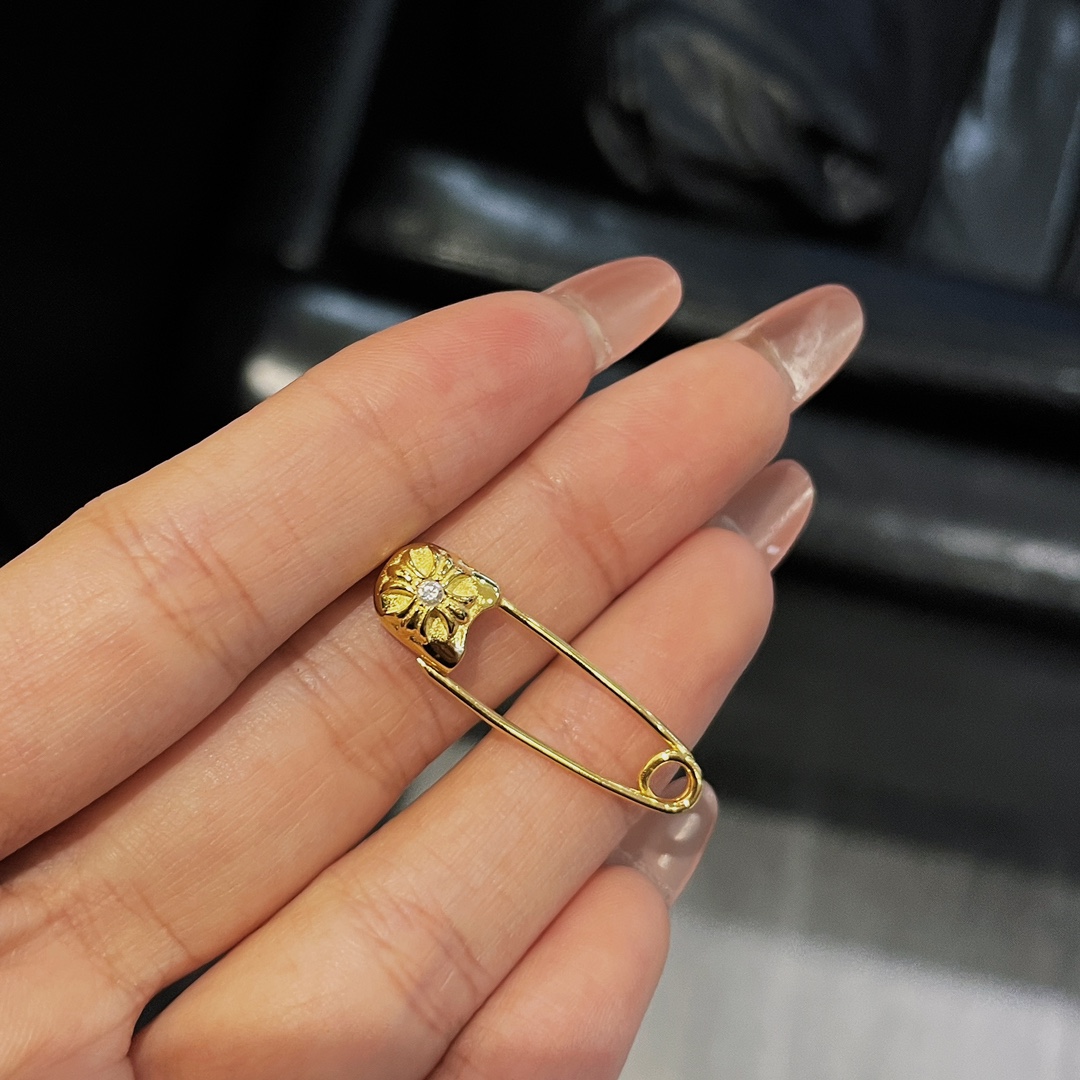 Chrome Hearts Gold-Plated Cross Pin with White Diamonds - Image 7