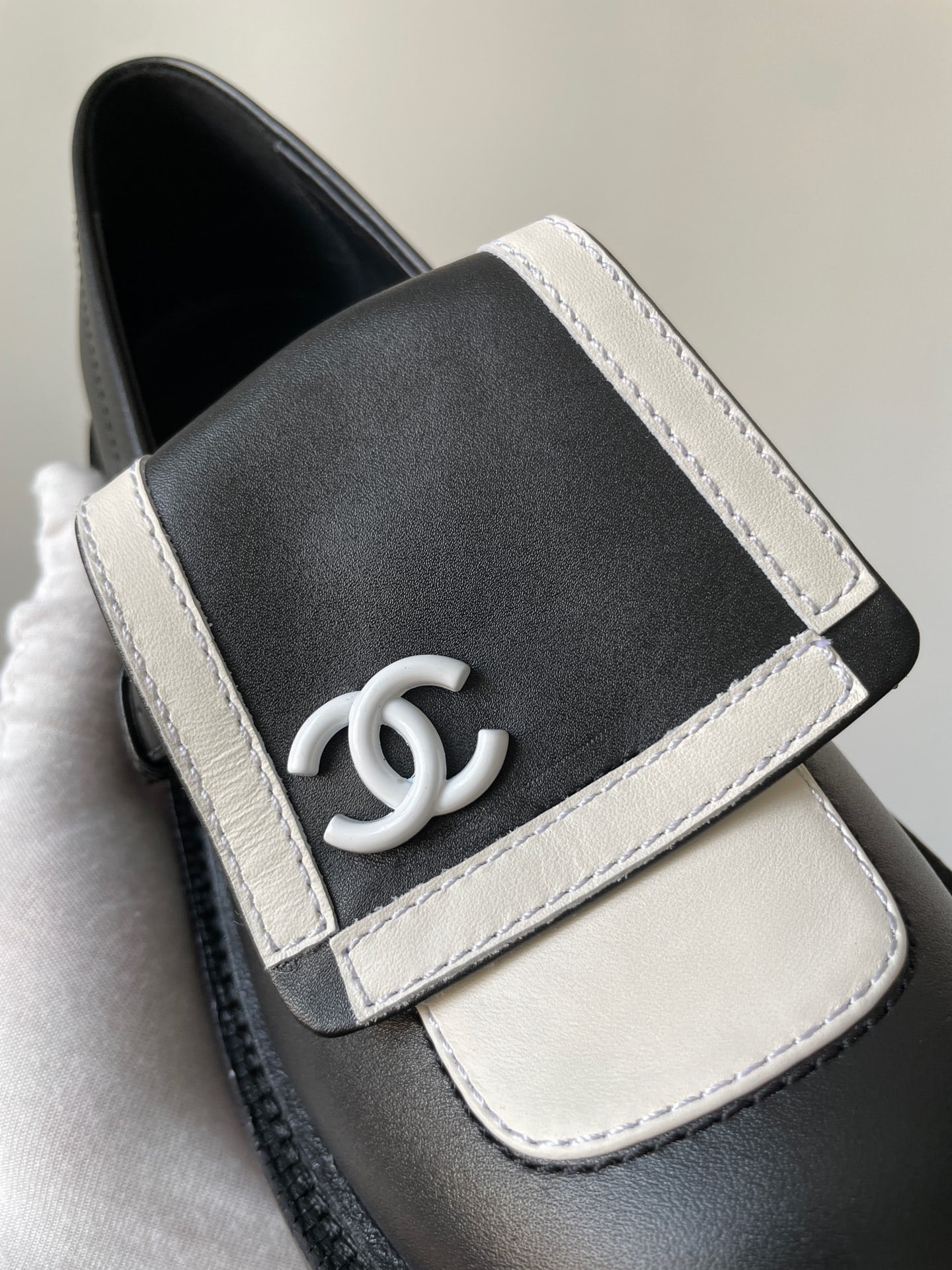 Chanel Calfskin Round Toe Slip-On Loafers Women Black - Image 6