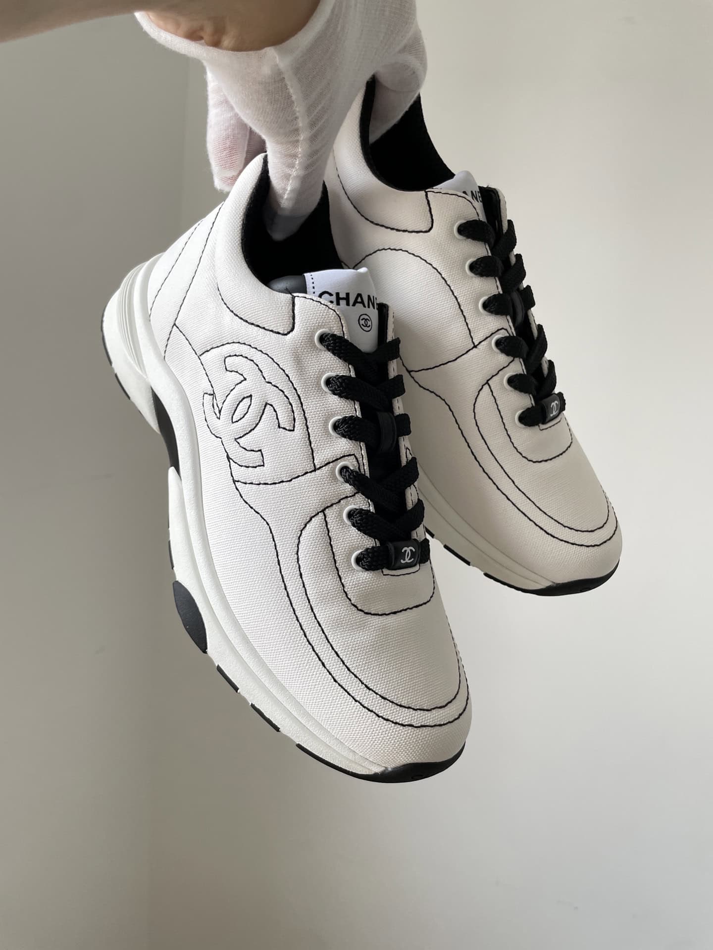 Chanel 25C Round Toe Platform Lace-Up Low-Top Sneakers Women White - Image 5