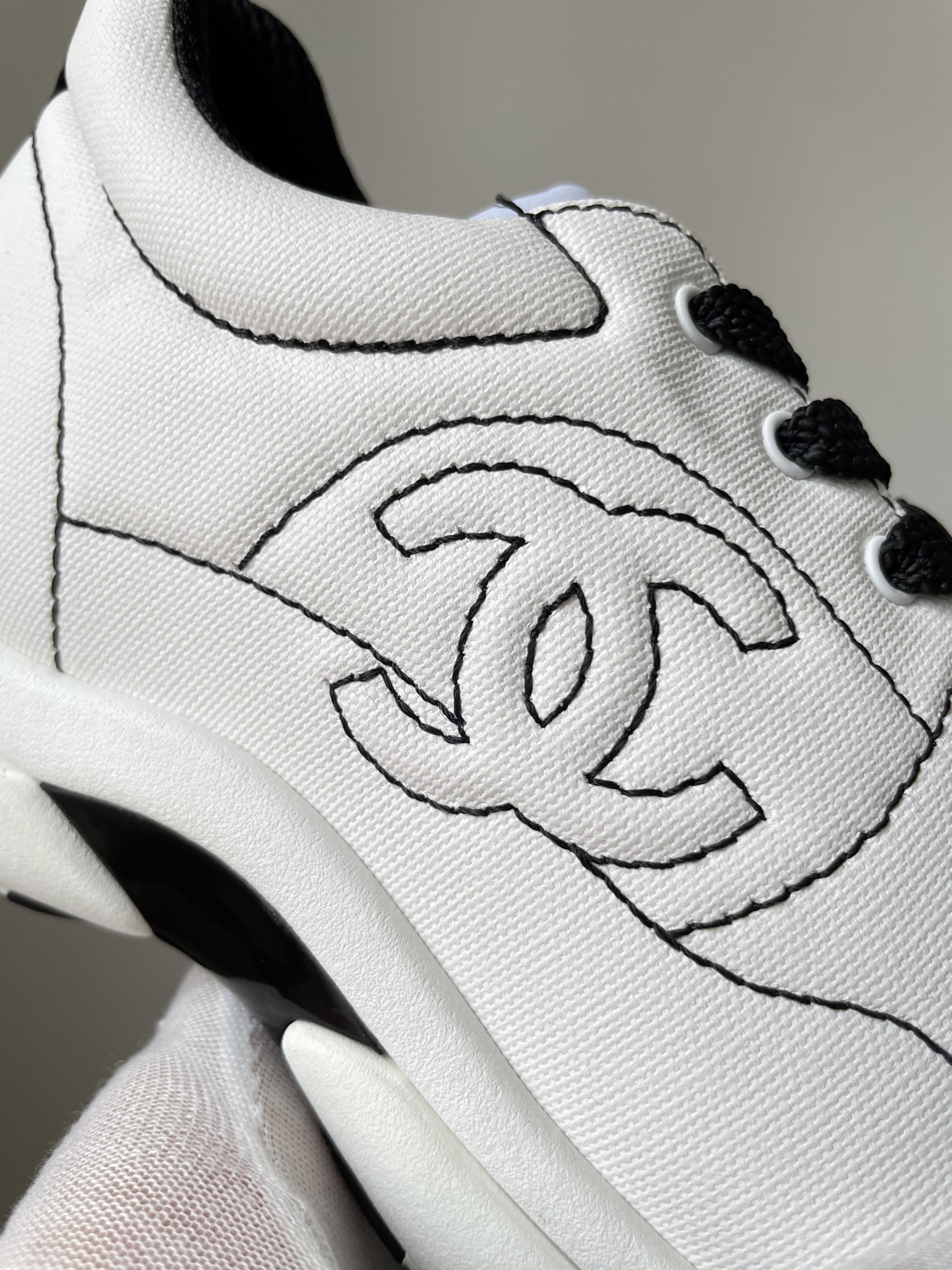 Chanel 25C Round Toe Platform Lace-Up Low-Top Sneakers Women White - Image 7