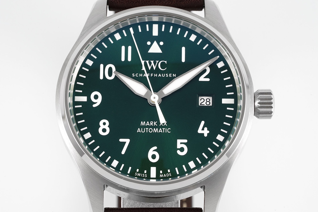 IWC Pilot’s Watch Mark XX 40mm Green Dial Stainless Steel - Image 2