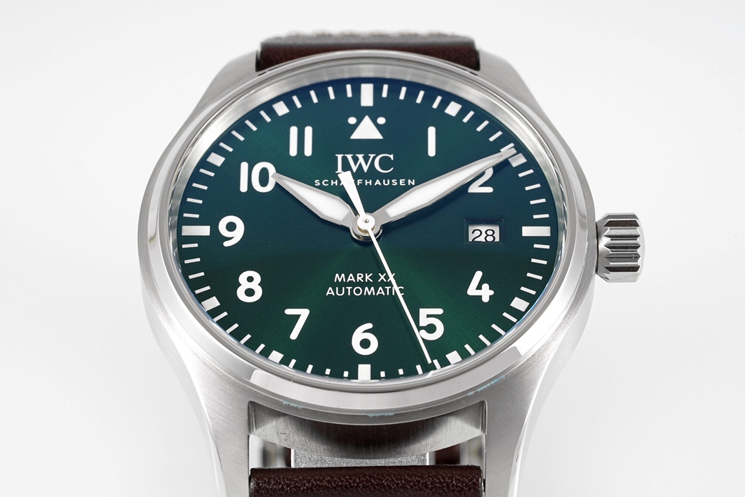 IWC Pilot’s Watch Mark XX 40mm Green Dial Stainless Steel - Image 3
