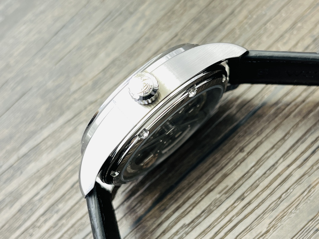 IWC Portuguese Automatic IW358303 Men's Watch 40.4mm White Dial Stainless Steel Case Leather Strap - Image 6