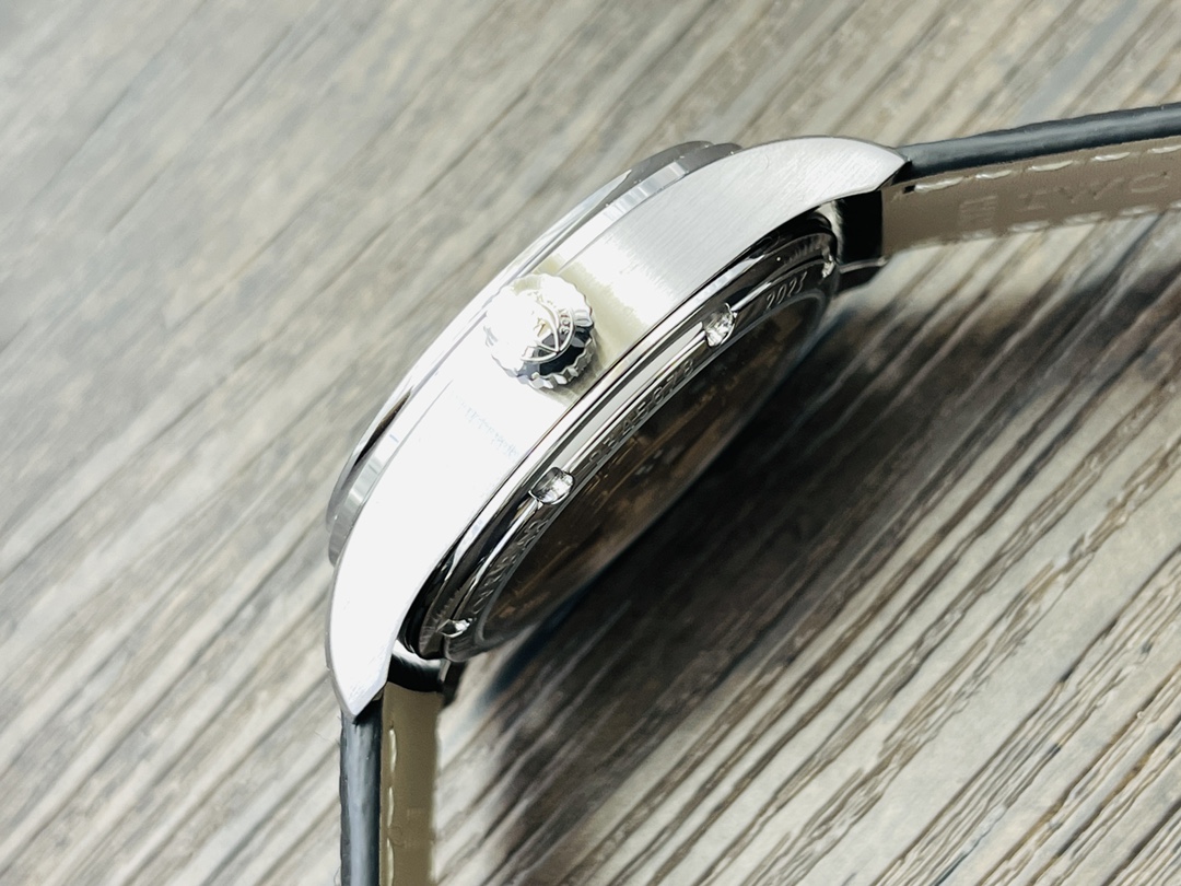 IWC Portuguese Automatic IW358315 Men's Watch 40.4mm Red Dial Stainless Steel Case Leather Strap - Image 6