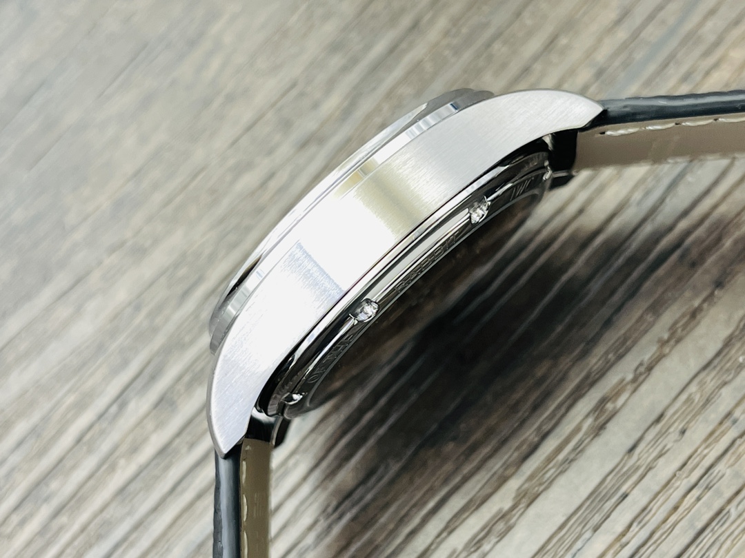 IWC Portuguese Automatic IW358315 Men's Watch 40.4mm Red Dial Stainless Steel Case Leather Strap - Image 7