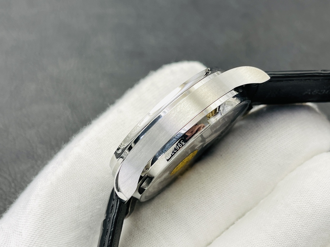 IWC Portuguese Automatic 42.3mm White Dial Stainless Steel Case Leather Strap - Image 7