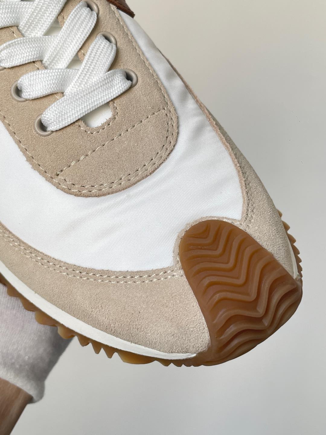 Loewe Flow Runner 2.0 Nylon Suede Round Toe Lace-Up Low-Top Trainers Unisex Beige Brown - Image 5