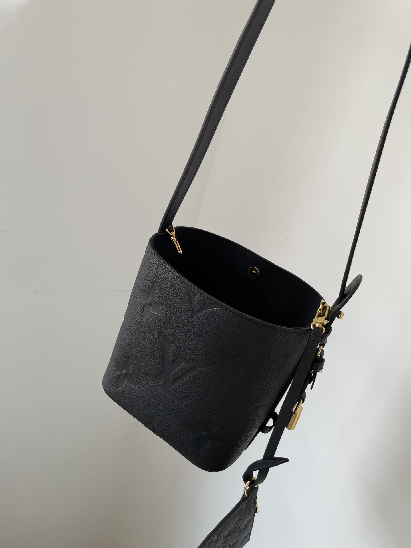 LOUIS VUITTON ALL IN BB Empreinte Leather Bag - Image 3