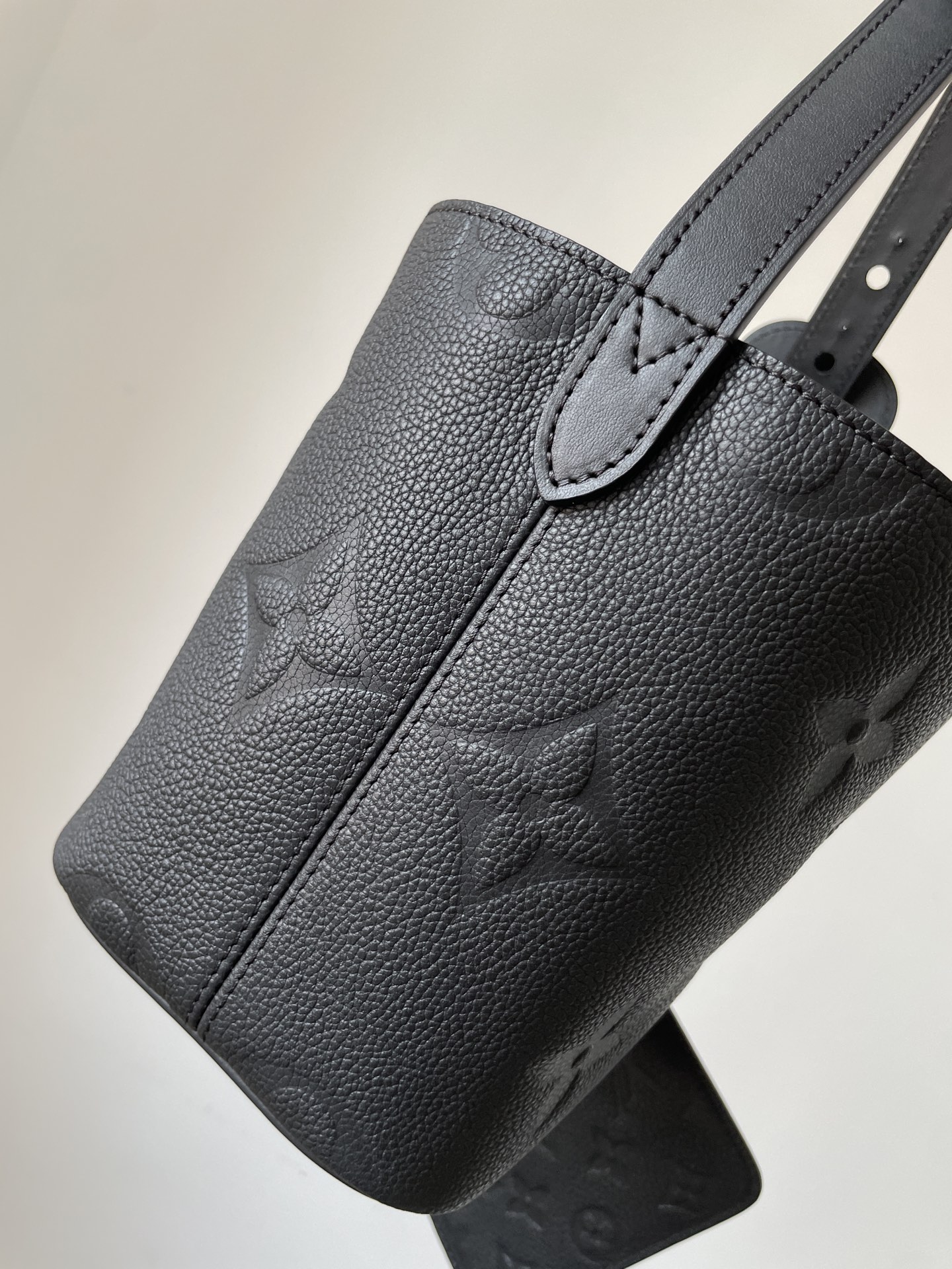 LOUIS VUITTON ALL IN BB Empreinte Leather Bag - Image 6