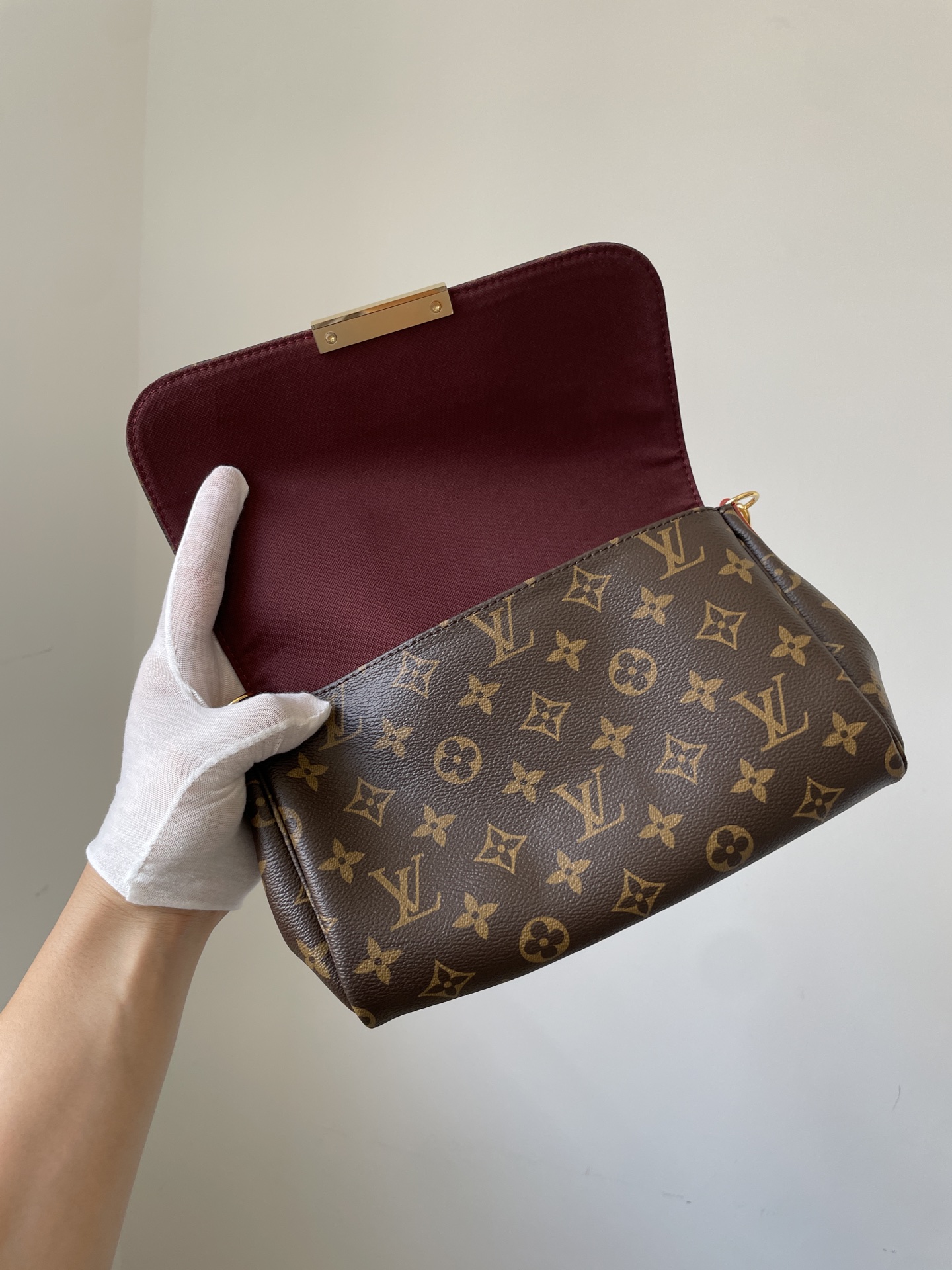 Louis Vuitton Favorite Monogram Chain Flap Bag Brown - Image 7