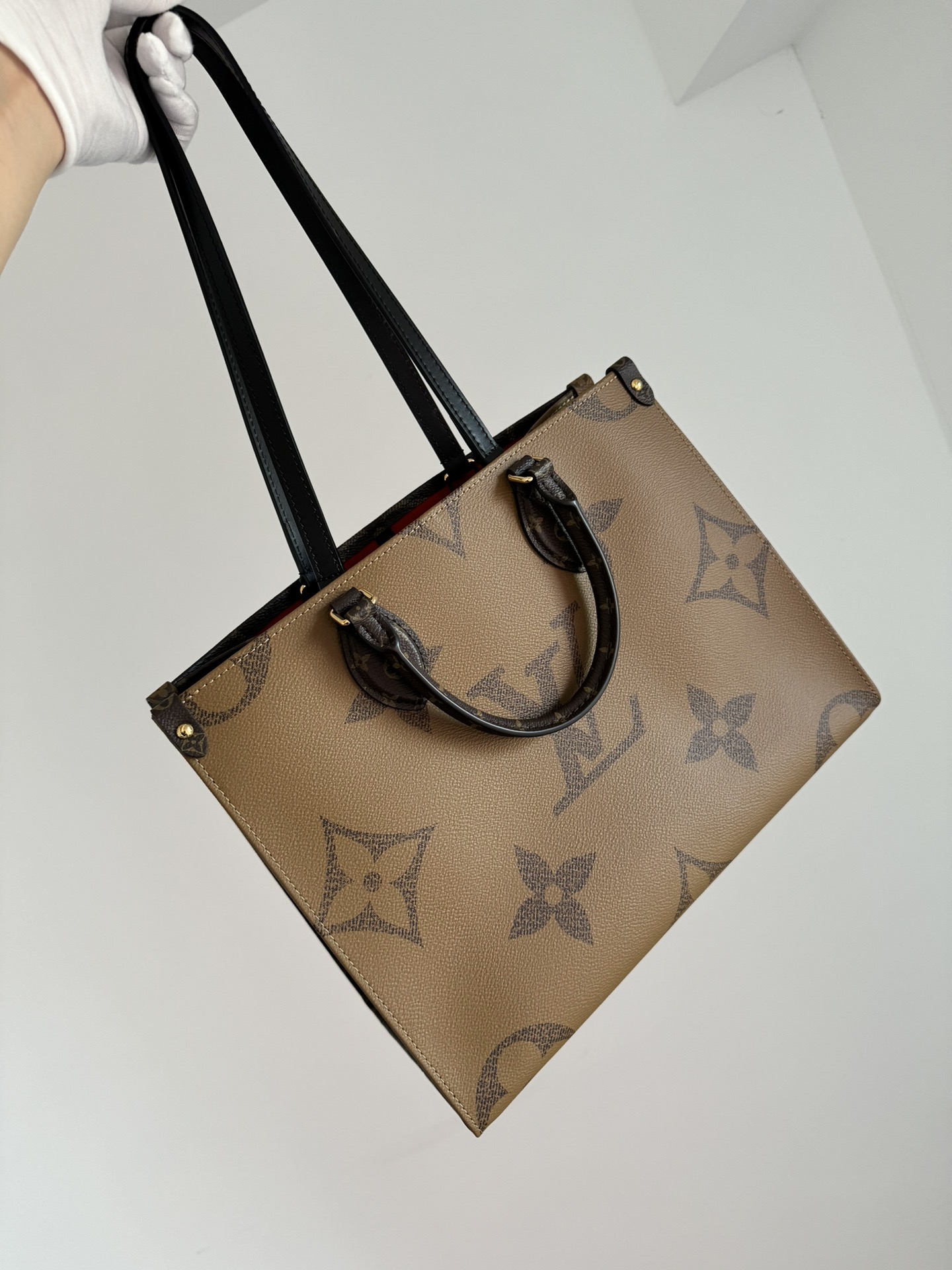 LOUIS VUITTON ONTHEGO MM Monogram Canvas Bag - Image 2