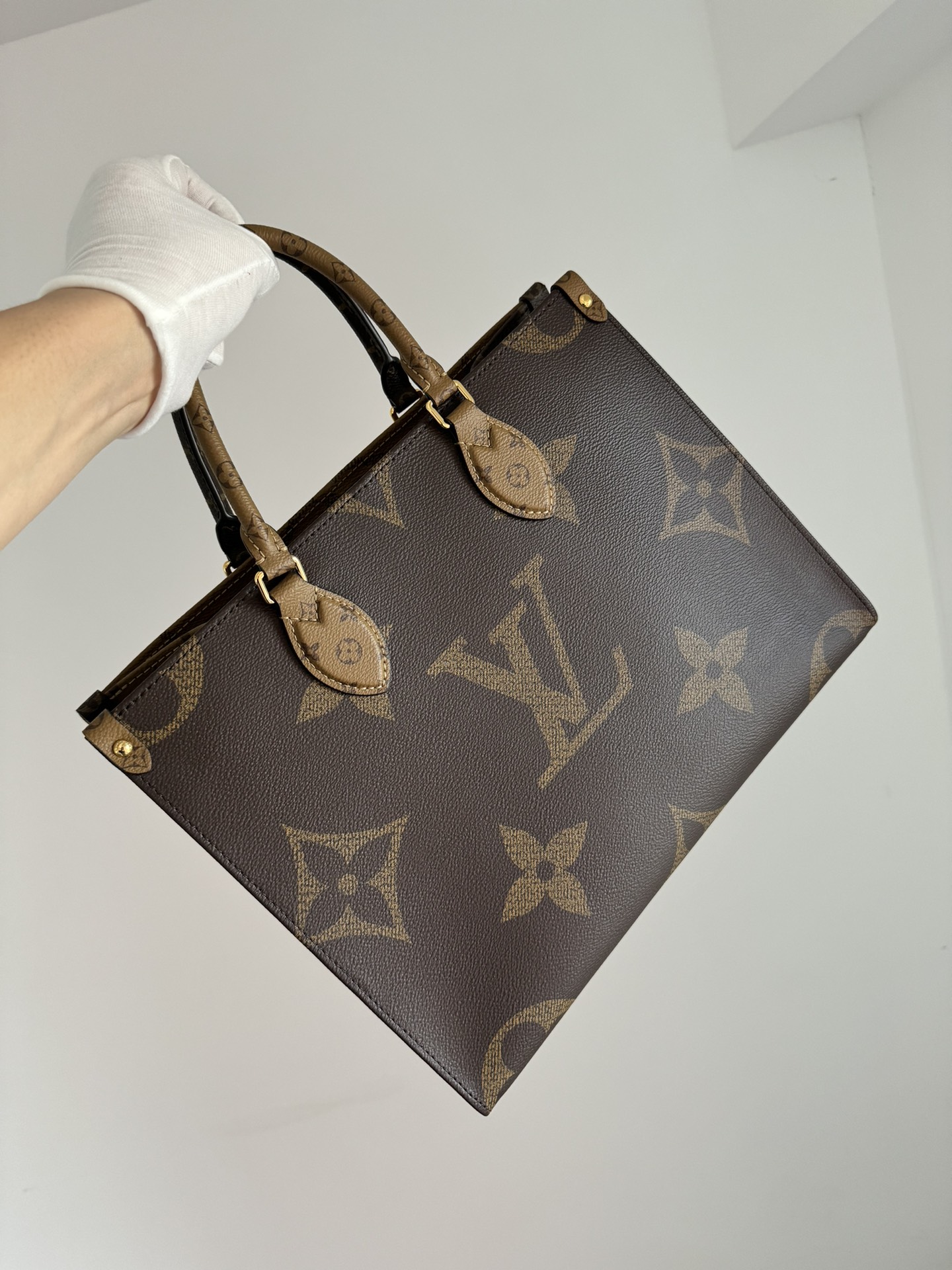 LOUIS VUITTON ONTHEGO MM Monogram Canvas Bag - Image 5