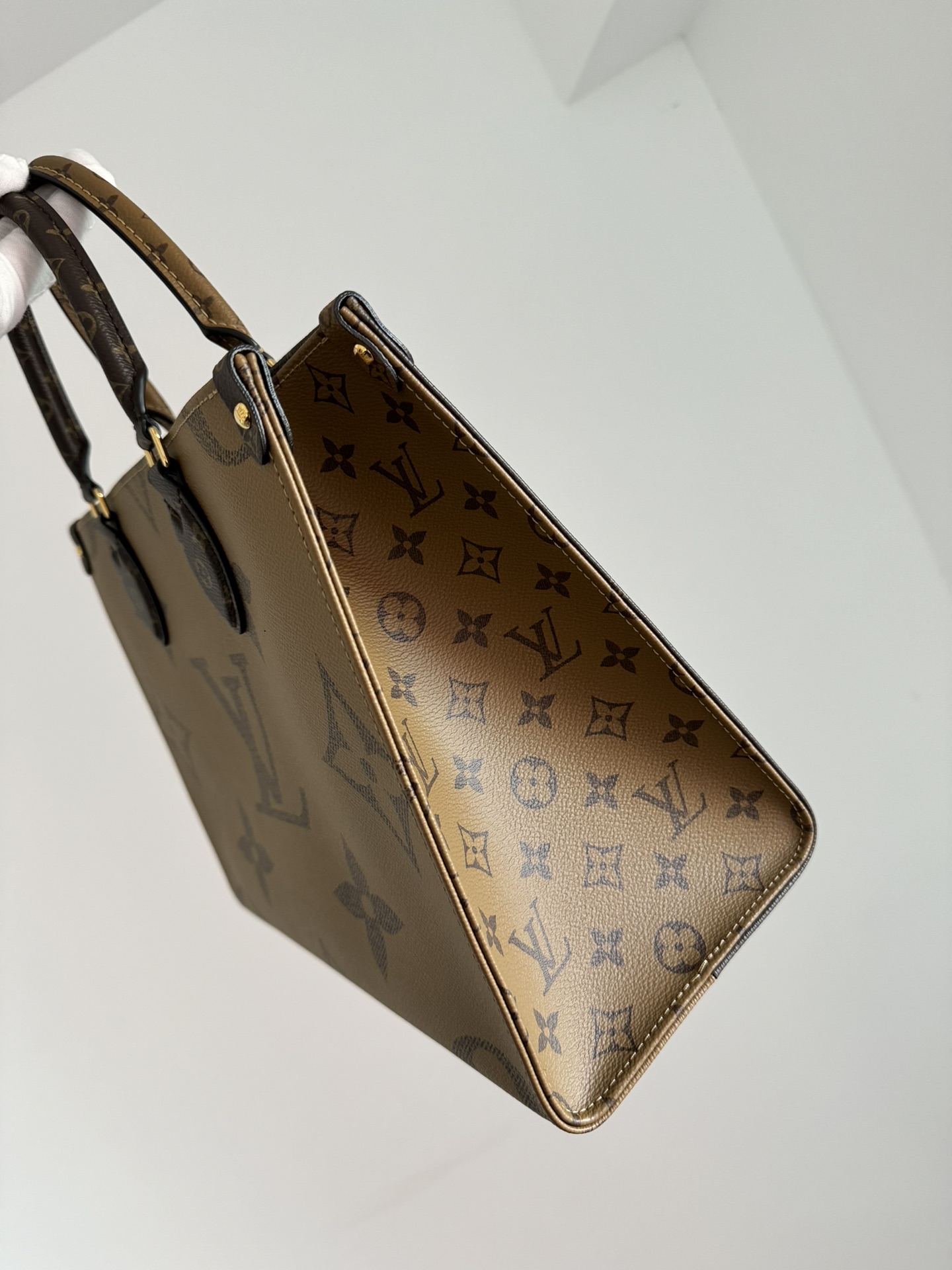 LOUIS VUITTON ONTHEGO MM Monogram Canvas Bag - Image 6