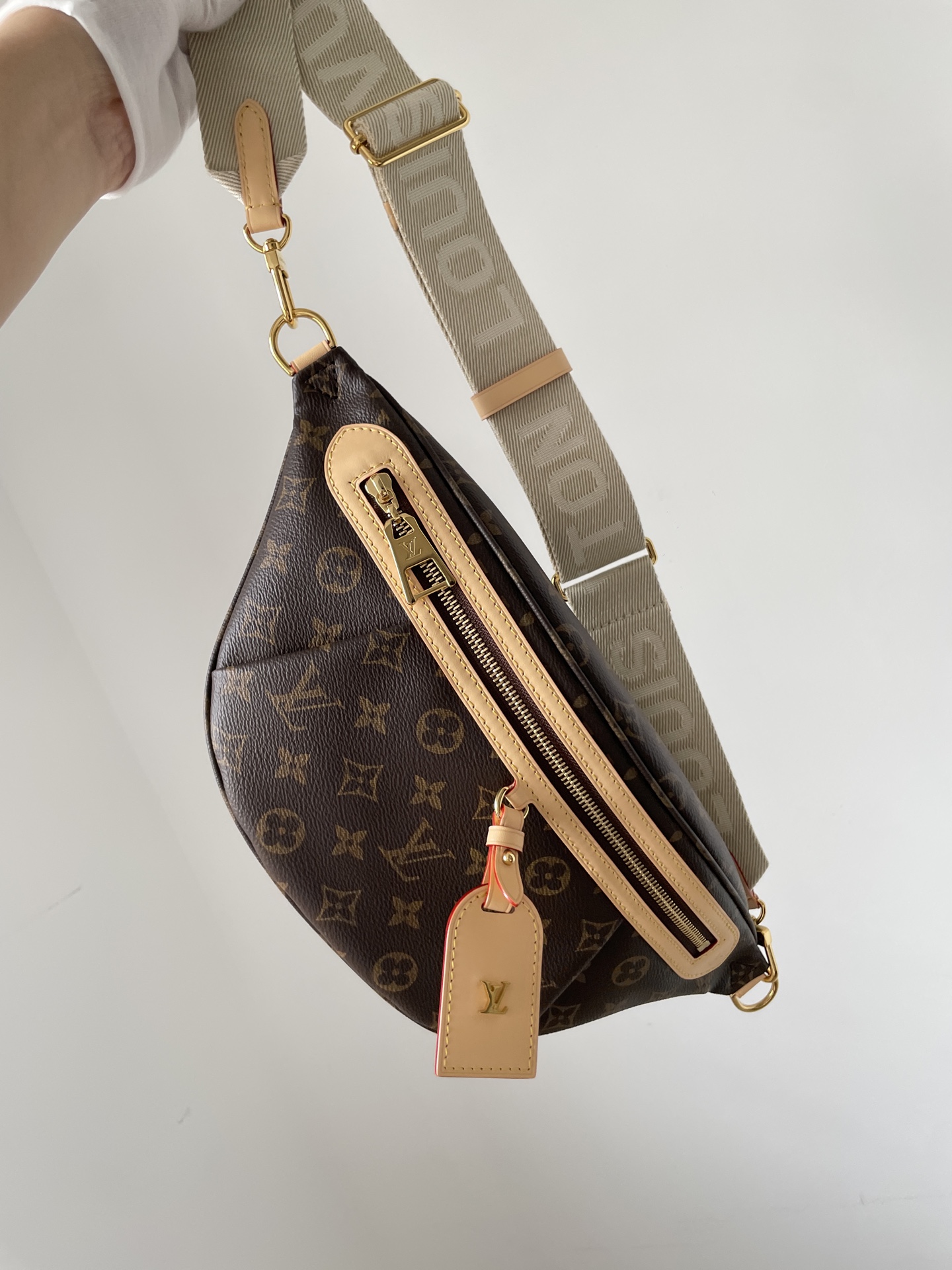 Louis Vuitton High Rise Monogram Canvas Waist Bag Brown - Image 2