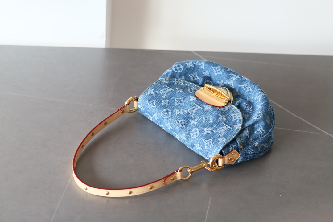 LOUIS VUITTON Sunset Denim Underarm Bag - Image 3
