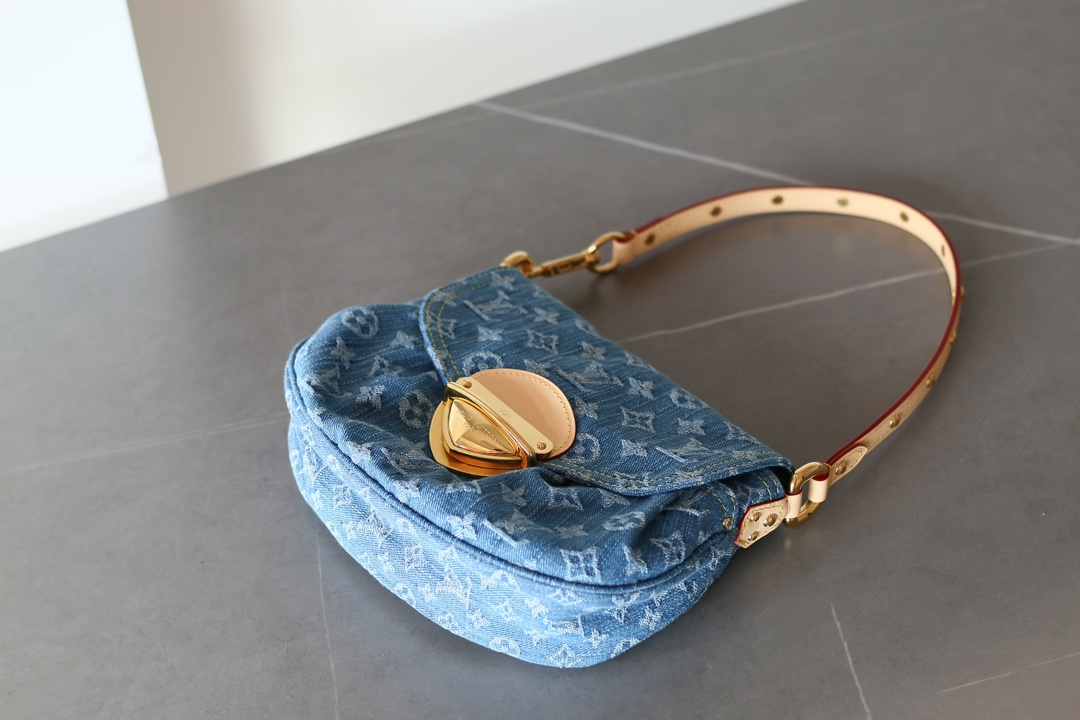 LOUIS VUITTON Sunset Denim Underarm Bag - Image 4