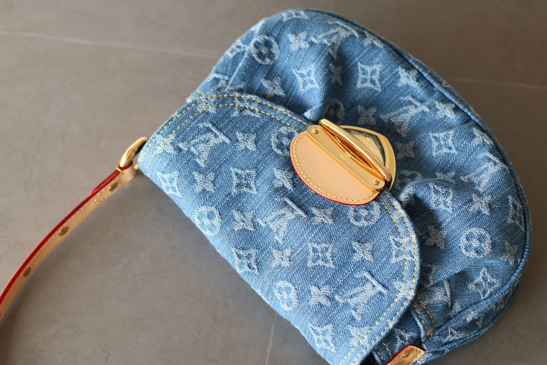 LOUIS VUITTON Sunset Denim Underarm Bag - Image 6