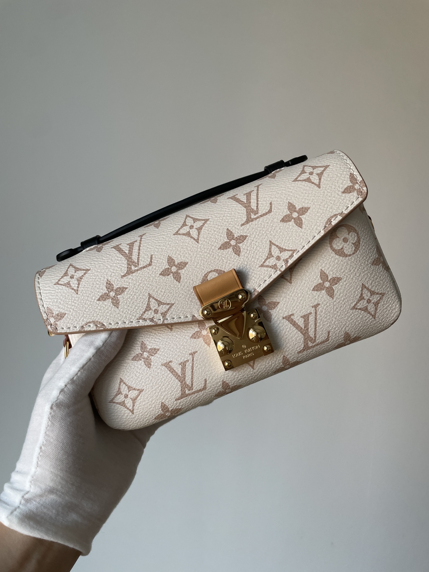 Louis Vuitton Pochette Métis East West Monogram Dune Canvas Bag - Beige Dune - Image 4