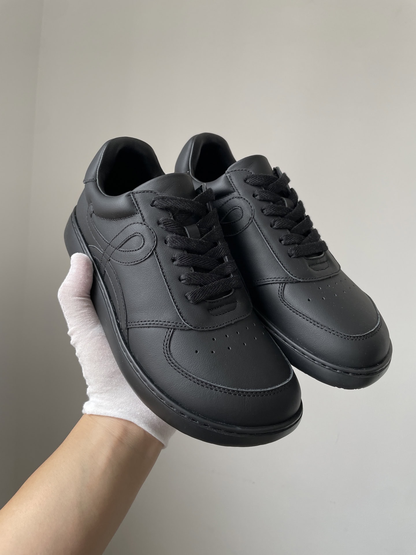 Loewe Jambo Calfskin Flat Lace-Up Low-Top Sneakers Men Black - Image 2