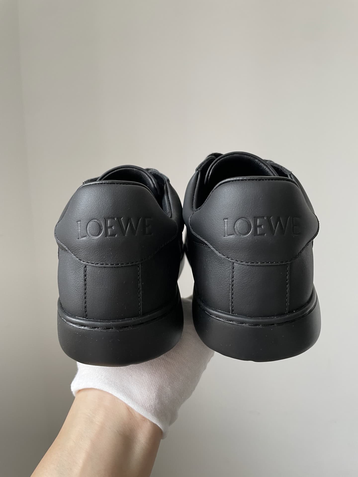 Loewe Jambo Calfskin Flat Lace-Up Low-Top Sneakers Men Black - Image 4