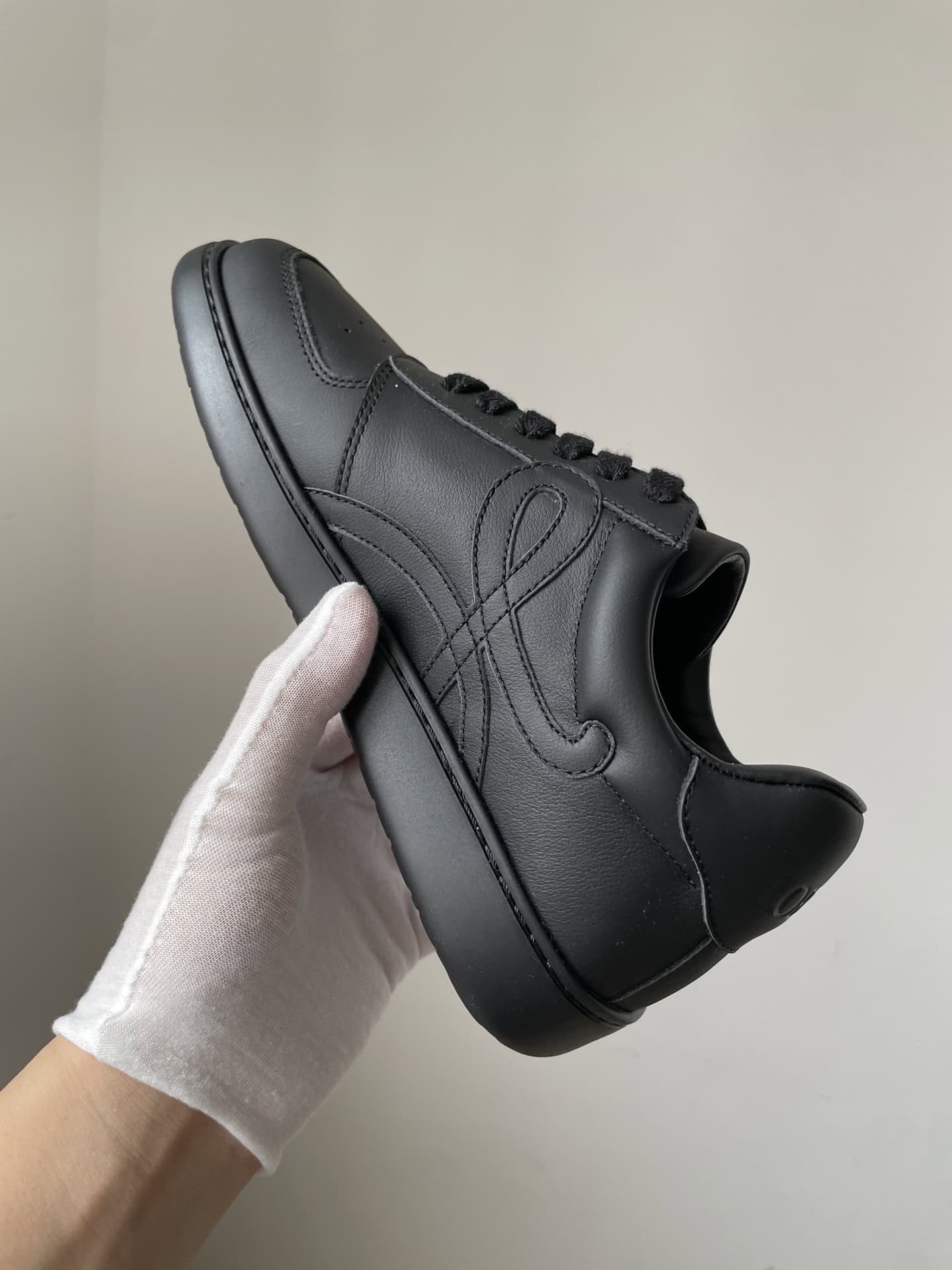 Loewe Jambo Calfskin Flat Lace-Up Low-Top Sneakers Men Black - Image 7