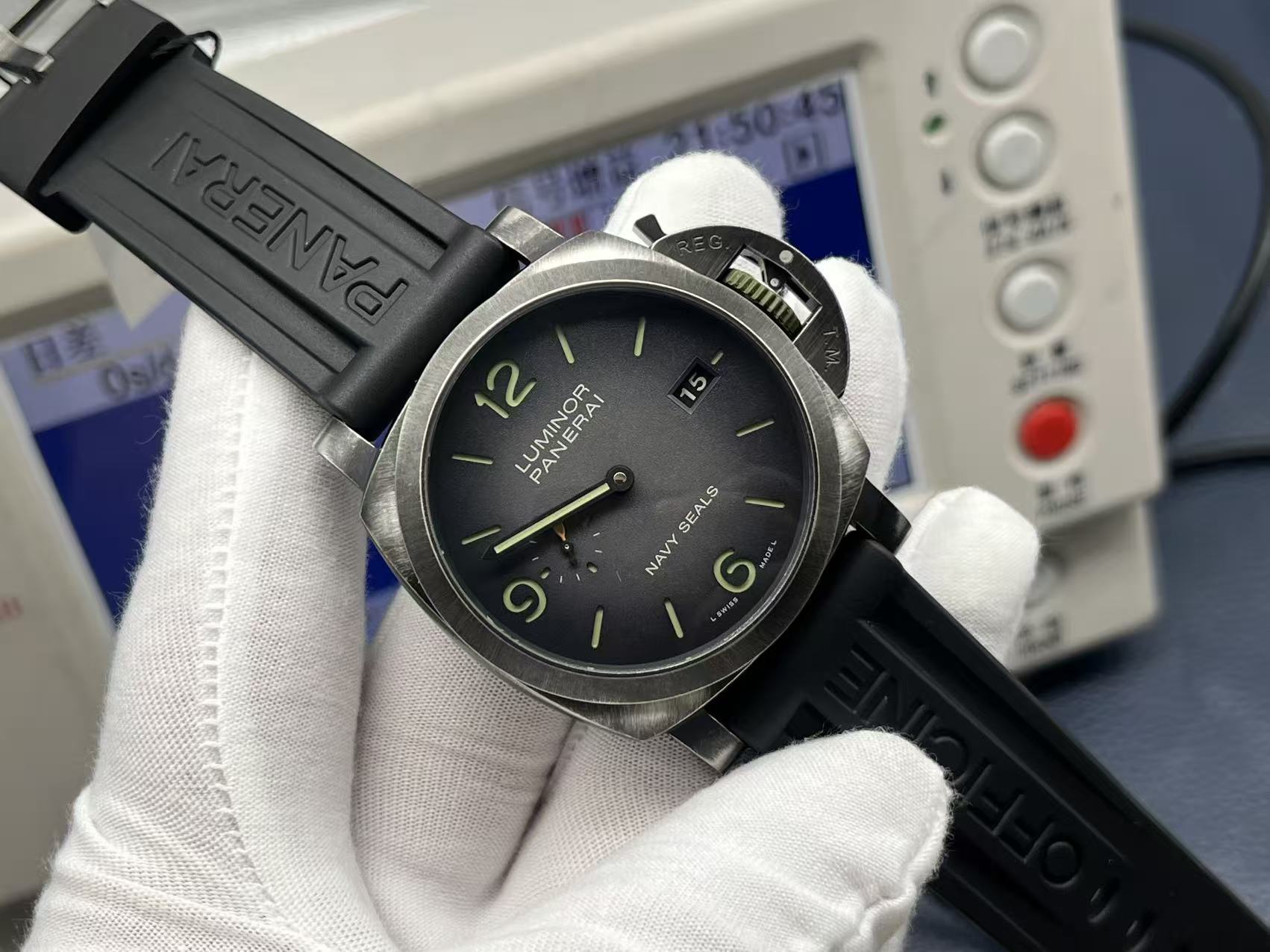 Panerai Submersible Automatic 44mm Grey Dial eSteel Brunito Case Rubber Strap Men’s Watch - Image 2