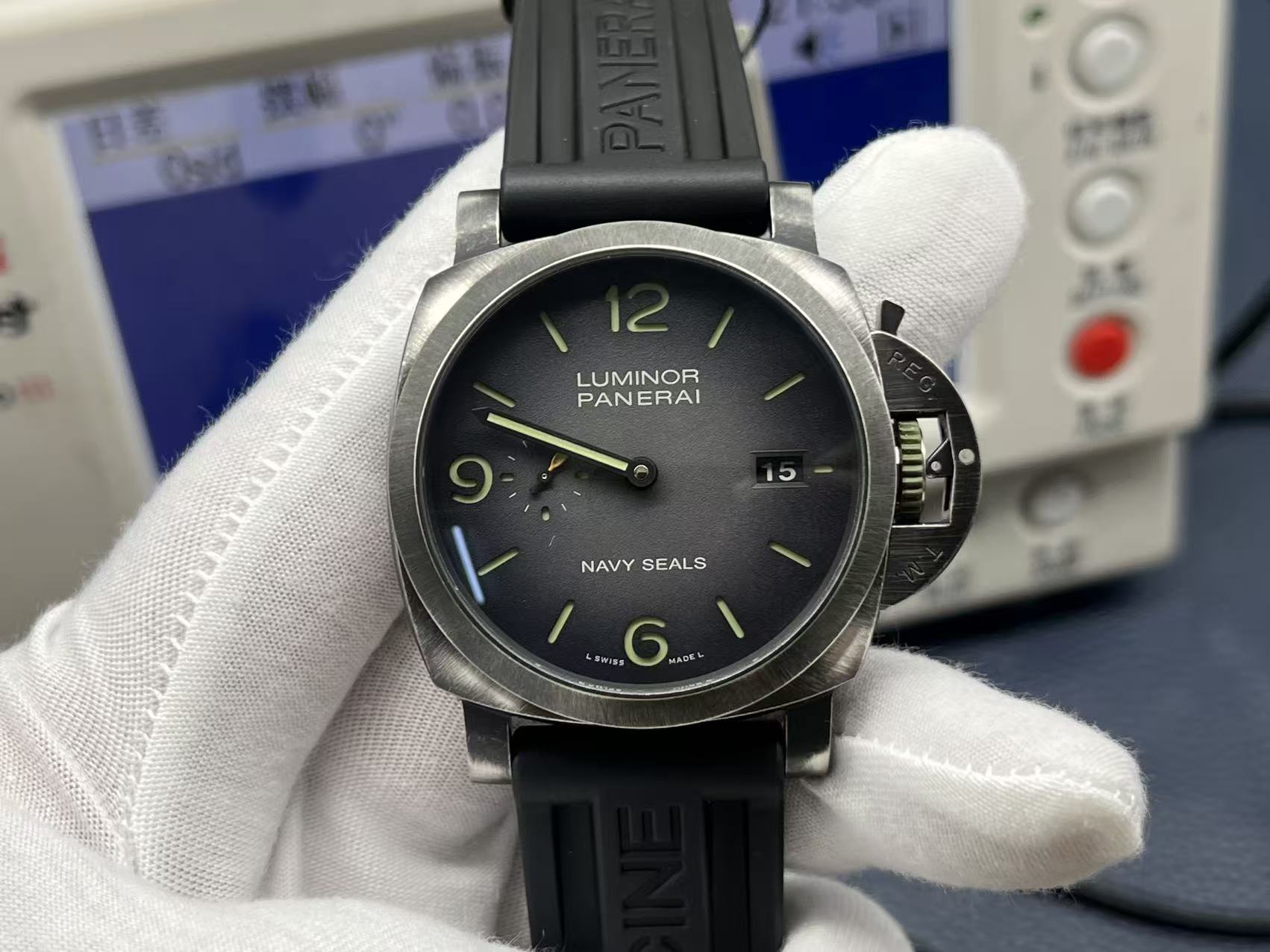 Panerai Submersible Automatic 44mm Grey Dial eSteel Brunito Case Rubber Strap Men’s Watch - Image 3