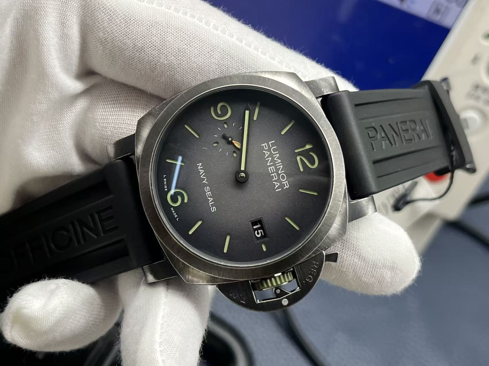 Panerai Submersible Automatic 44mm Grey Dial eSteel Brunito Case Rubber Strap Men’s Watch - Image 4
