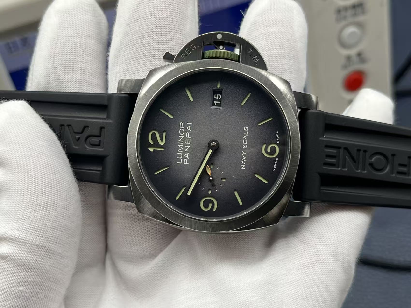Panerai Submersible Automatic 44mm Grey Dial eSteel Brunito Case Rubber Strap Men’s Watch - Image 5