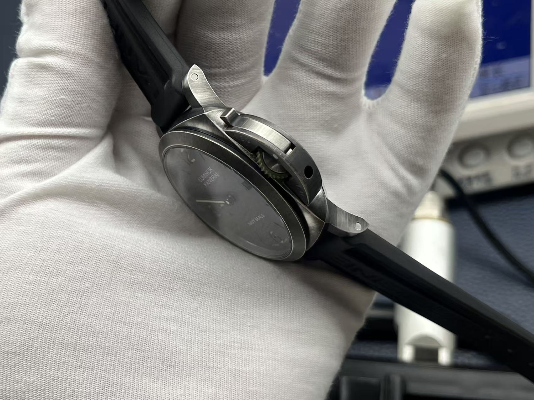 Panerai Submersible Automatic 44mm Grey Dial eSteel Brunito Case Rubber Strap Men’s Watch - Image 7