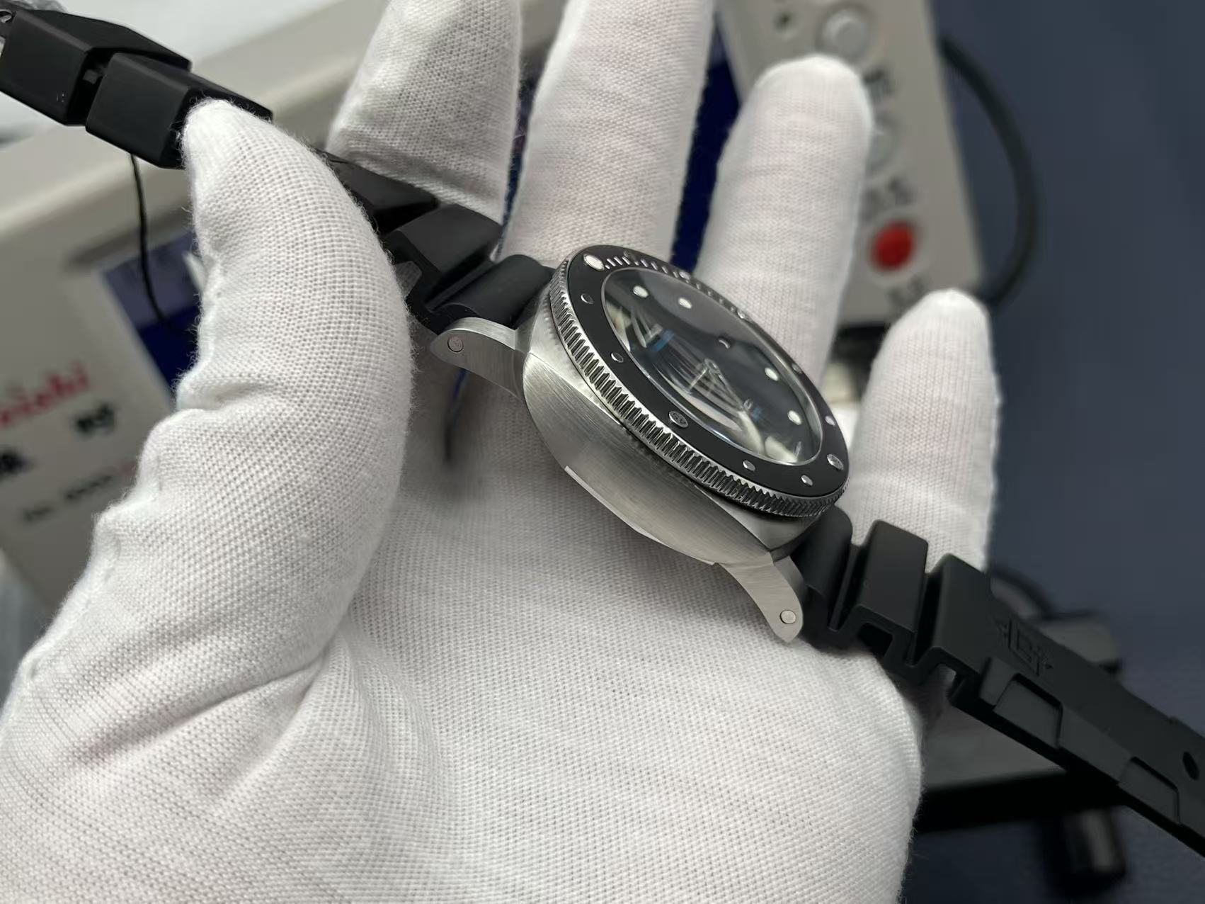 Panerai Submersible Automatic 42mm Black Dial Stainless Steel Case Rubber Strap Men’s Watch - Image 5