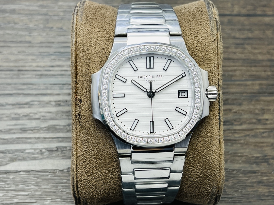 Patek Philippe Nautilus 5711/1Z-011 White Dial Diamond Bezel