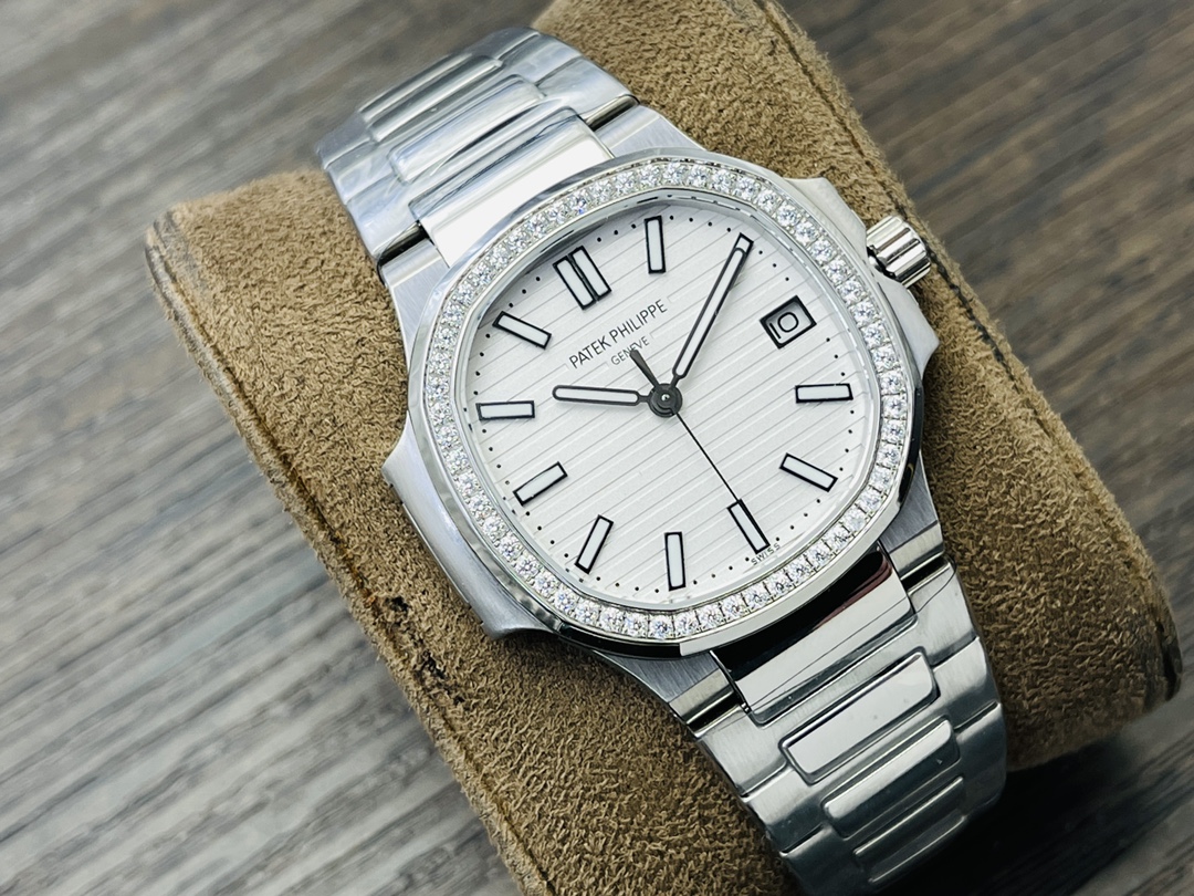 Patek Philippe Nautilus 5711/1Z-011 White Dial Diamond Bezel - Image 2