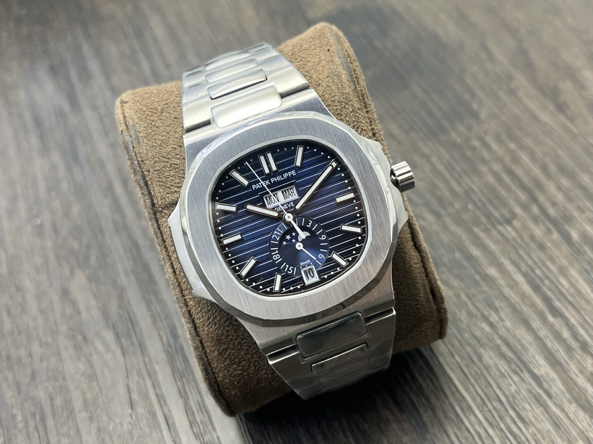 Patek Philippe Nautilus 5726/1A-014 Blue Dial Annual Calendar - Image 3