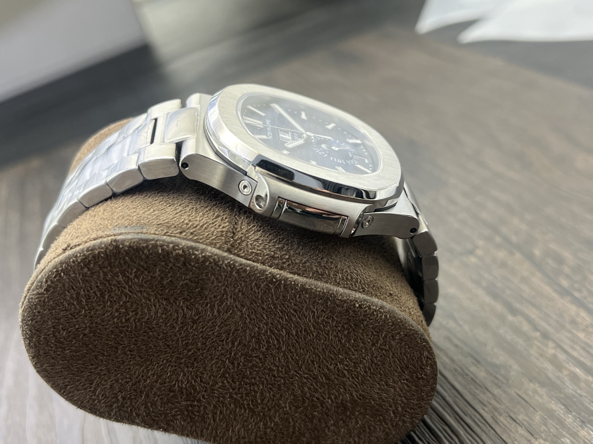 Patek Philippe Nautilus 5726/1A-014 Blue Dial Annual Calendar - Image 4