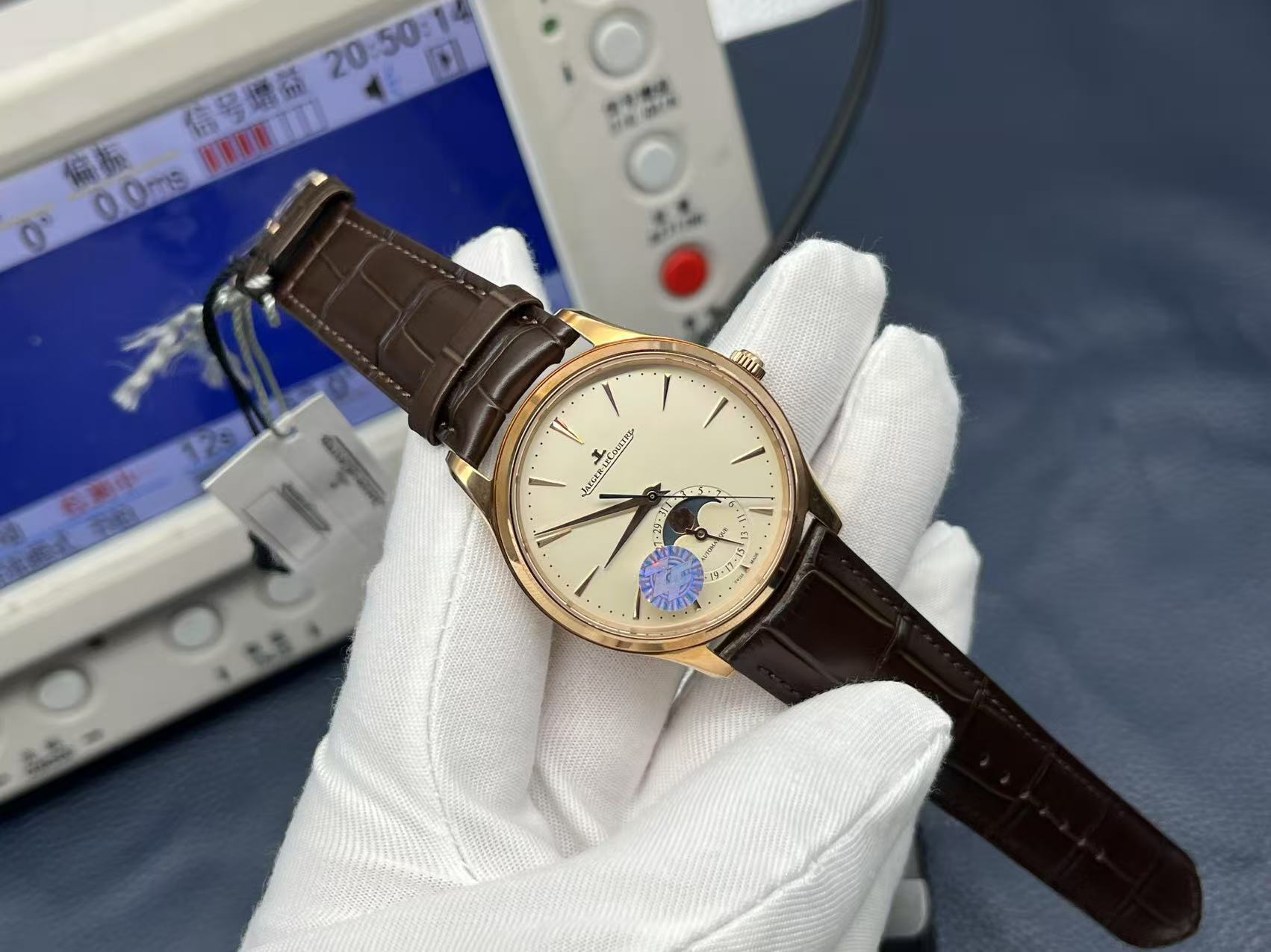 Jaeger-LeCoultre Master Automatic 39mm White Dial 18K Rose Gold Case Leather Strap Men’s Watch - Image 2