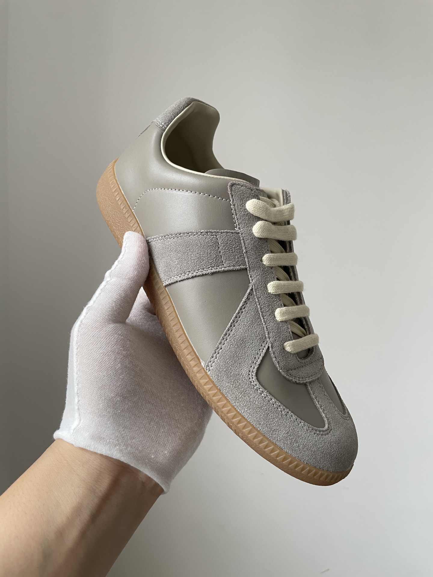 Maison Margiela Replica Calfskin Round Toe Lace-Up Trainers Unisex Gray - Image 2