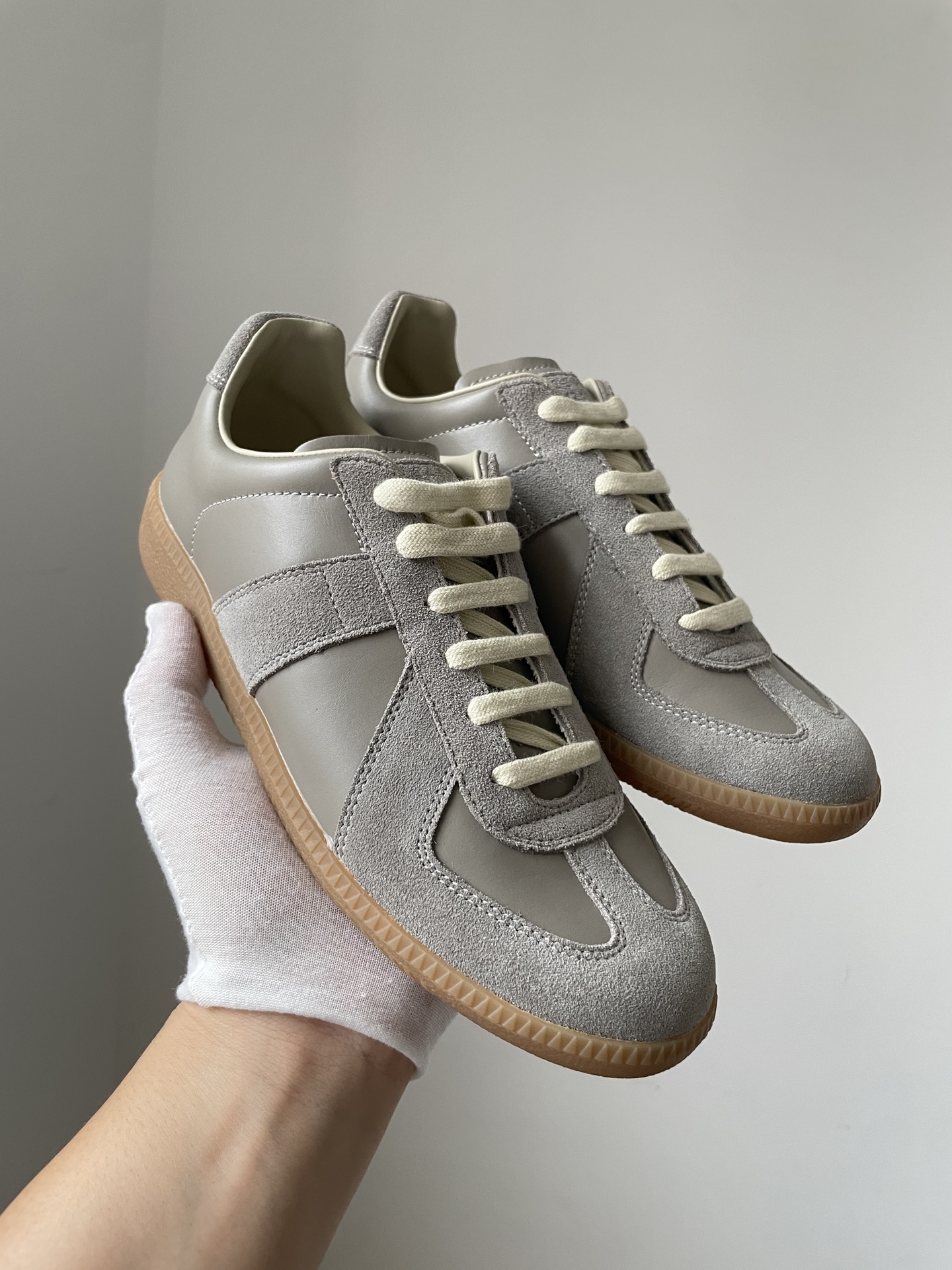 Maison Margiela Replica Calfskin Round Toe Lace-Up Trainers Unisex Gray - Image 3