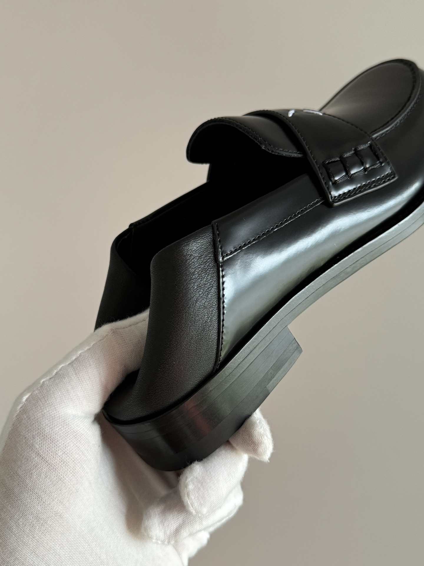 Maison Margiela Leather Round Toe Low-Top Sneakers Women Black - Image 6