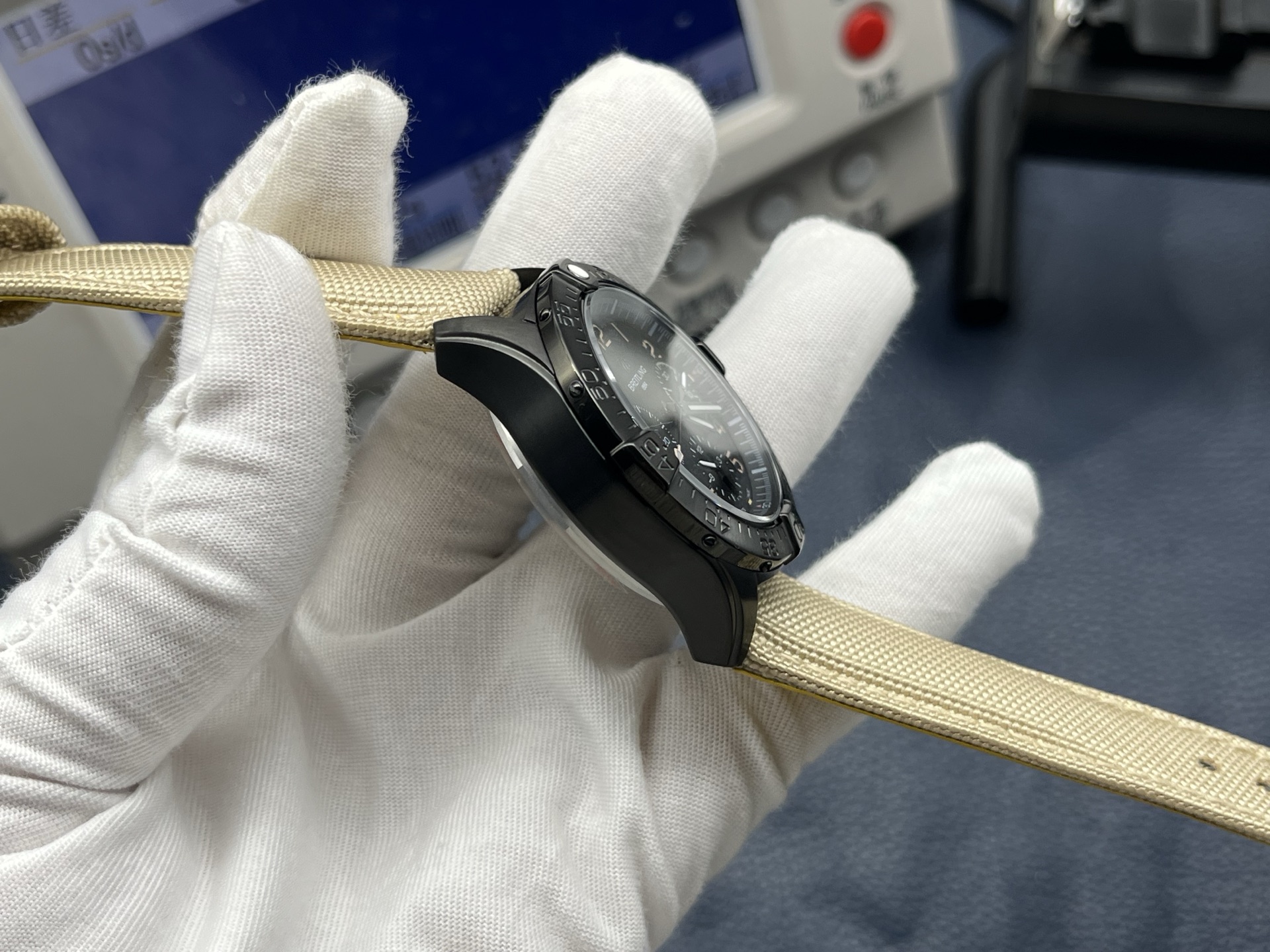 Breitling Avenger B01 Chronograph Automatic Chronograph Men’s Watch 42mm Black Dial Ceramic Case with Leather Strap - Image 6