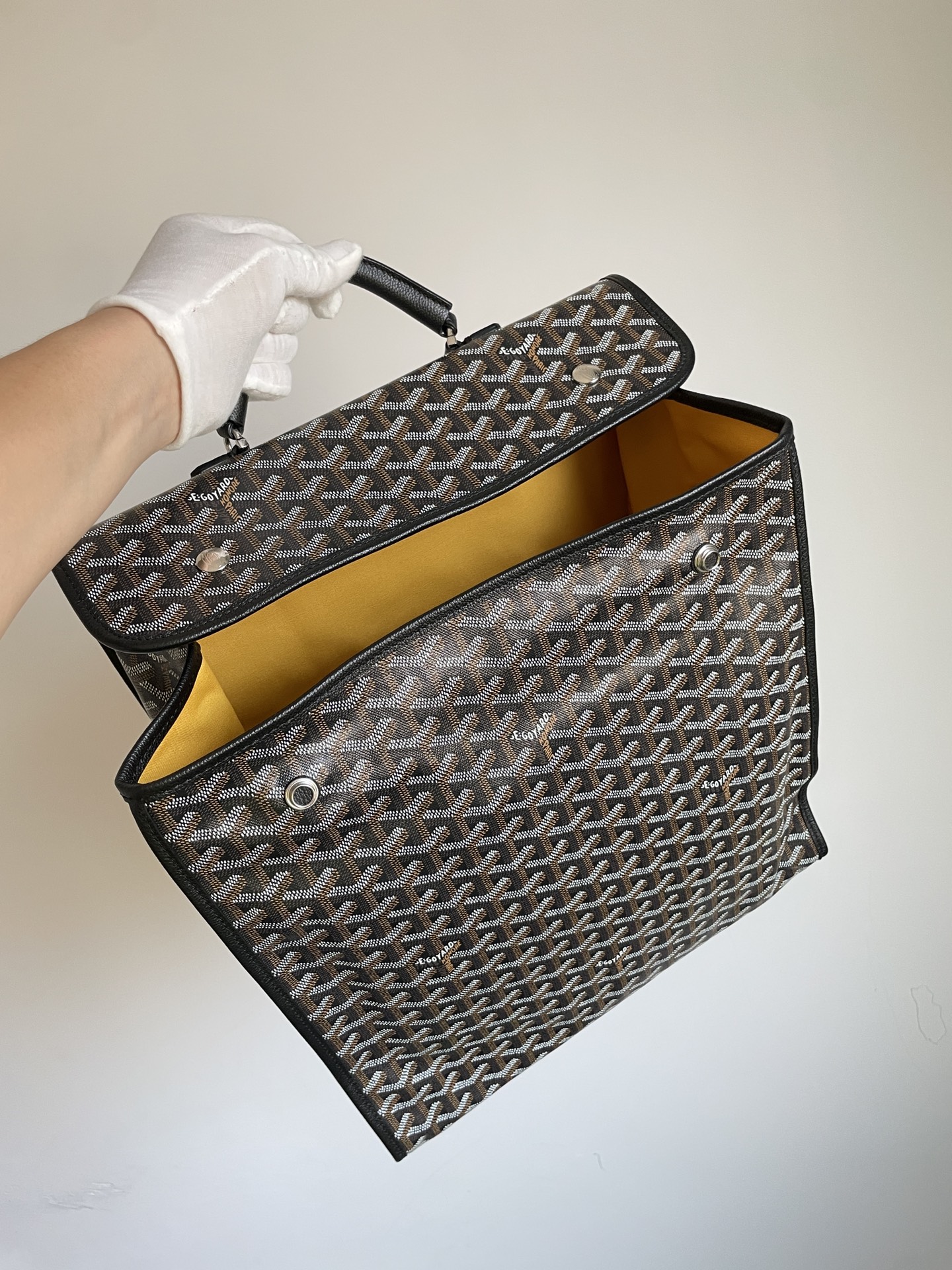 Goyard Saint Léger Medium Foldable Multi-Pocket Backpack Tote Bag in Canvas and Calfskin – Unisex - Image 7