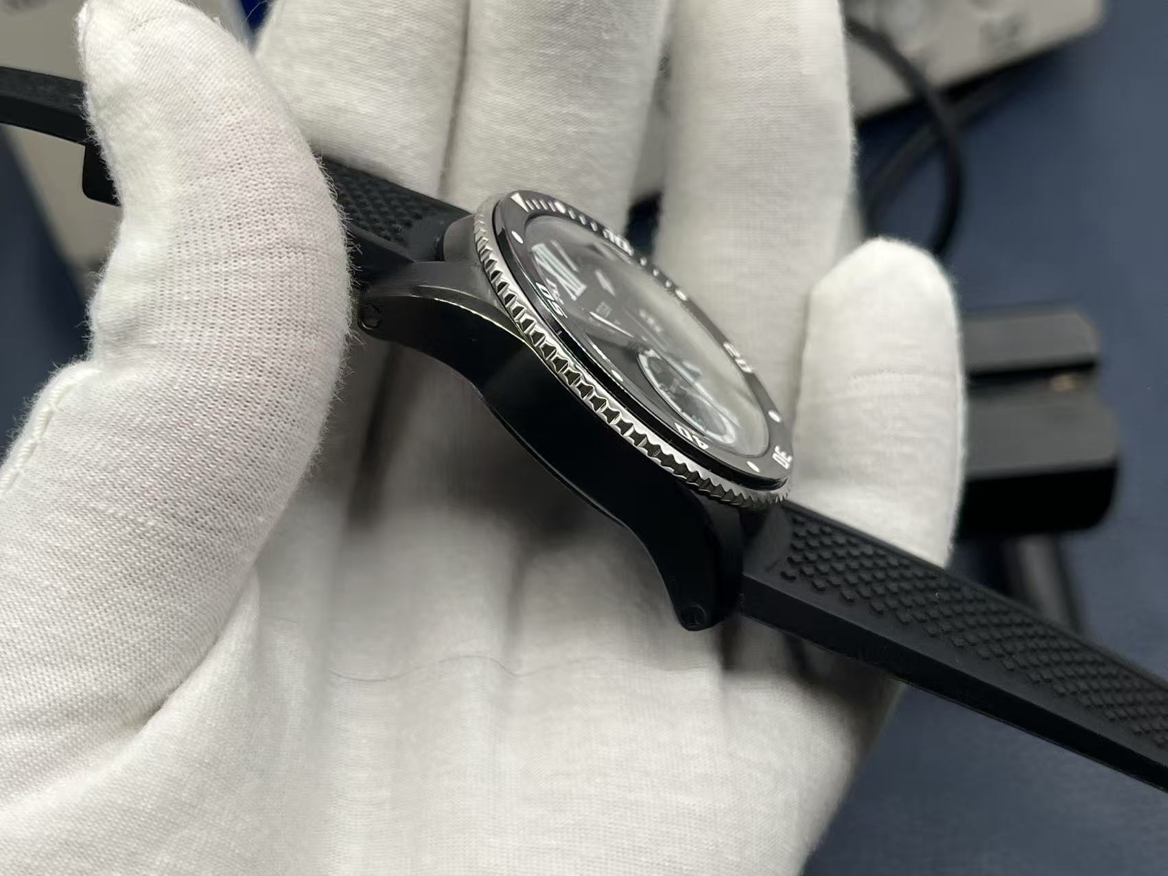 Cartier Calibre de Cartier Series Automatic Mechanical Men’s Watch 42mm Black Dial Stainless Steel Case with Rubber Strap - Image 6